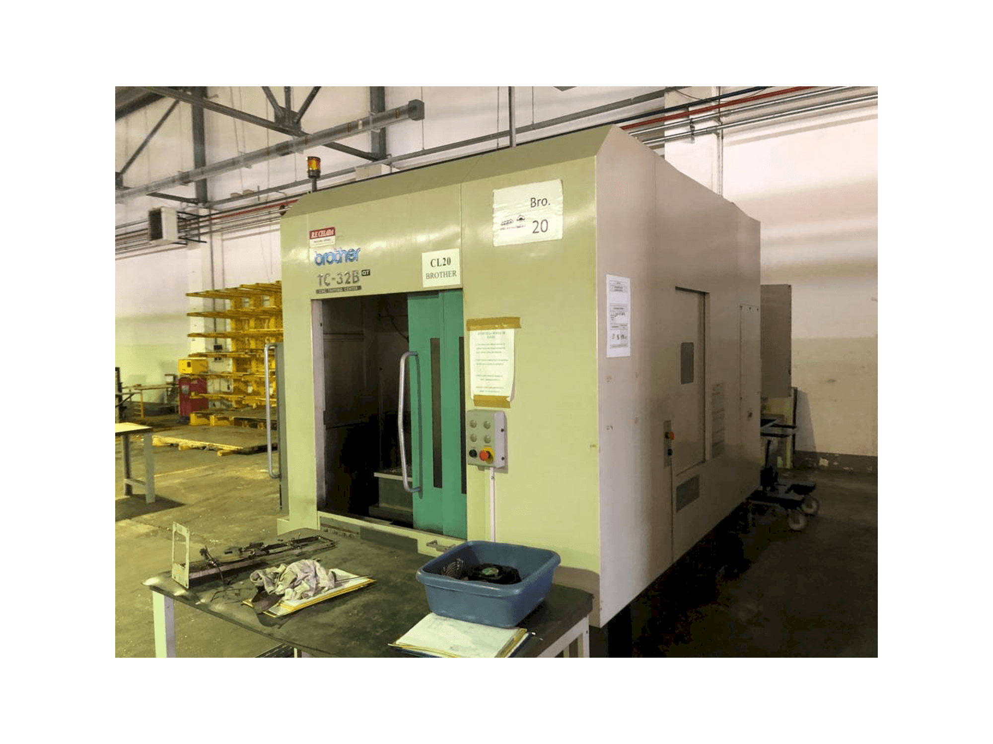 Widok z przodu maszyny Brother TC 32B