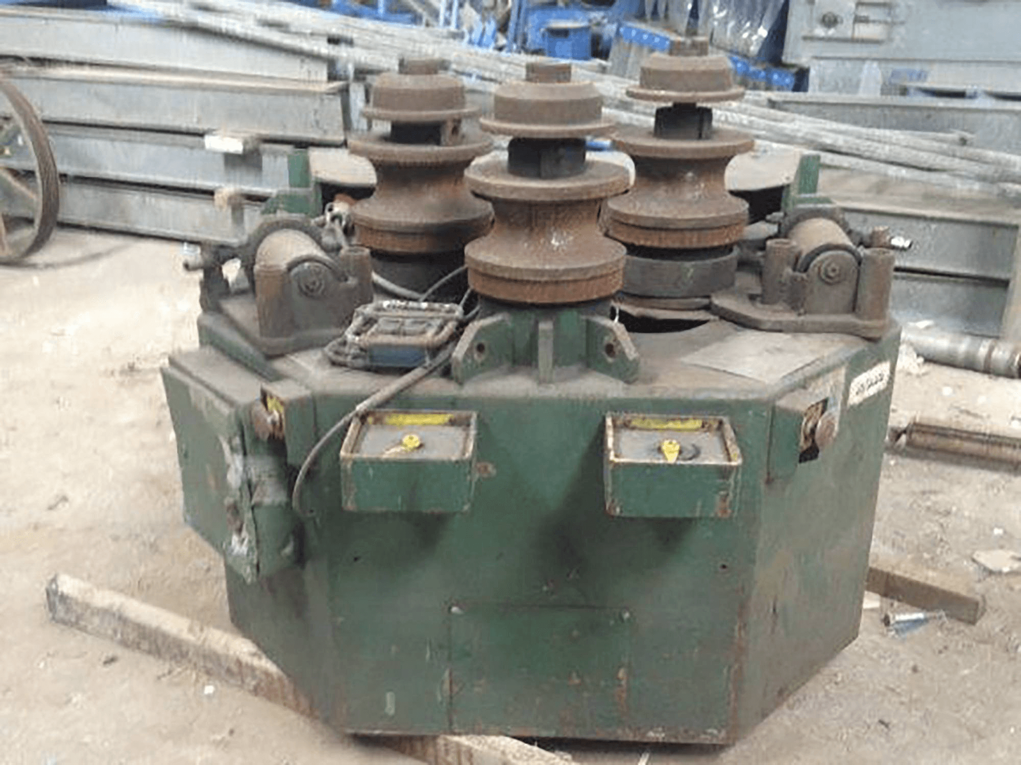 Widok z przodu maszyny ROUNDO R-5