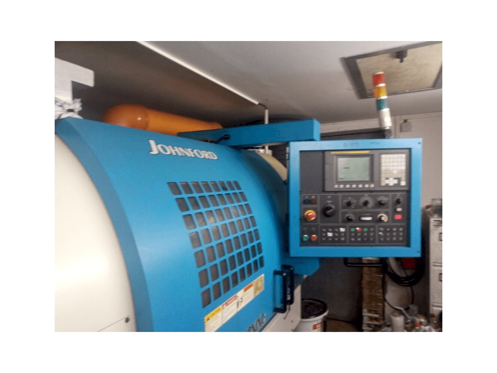 Widok z przodu maszyny Johnford SL-40