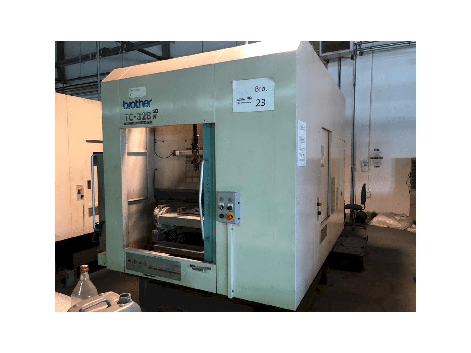 Widok z przodu maszyny Brother TC 32B