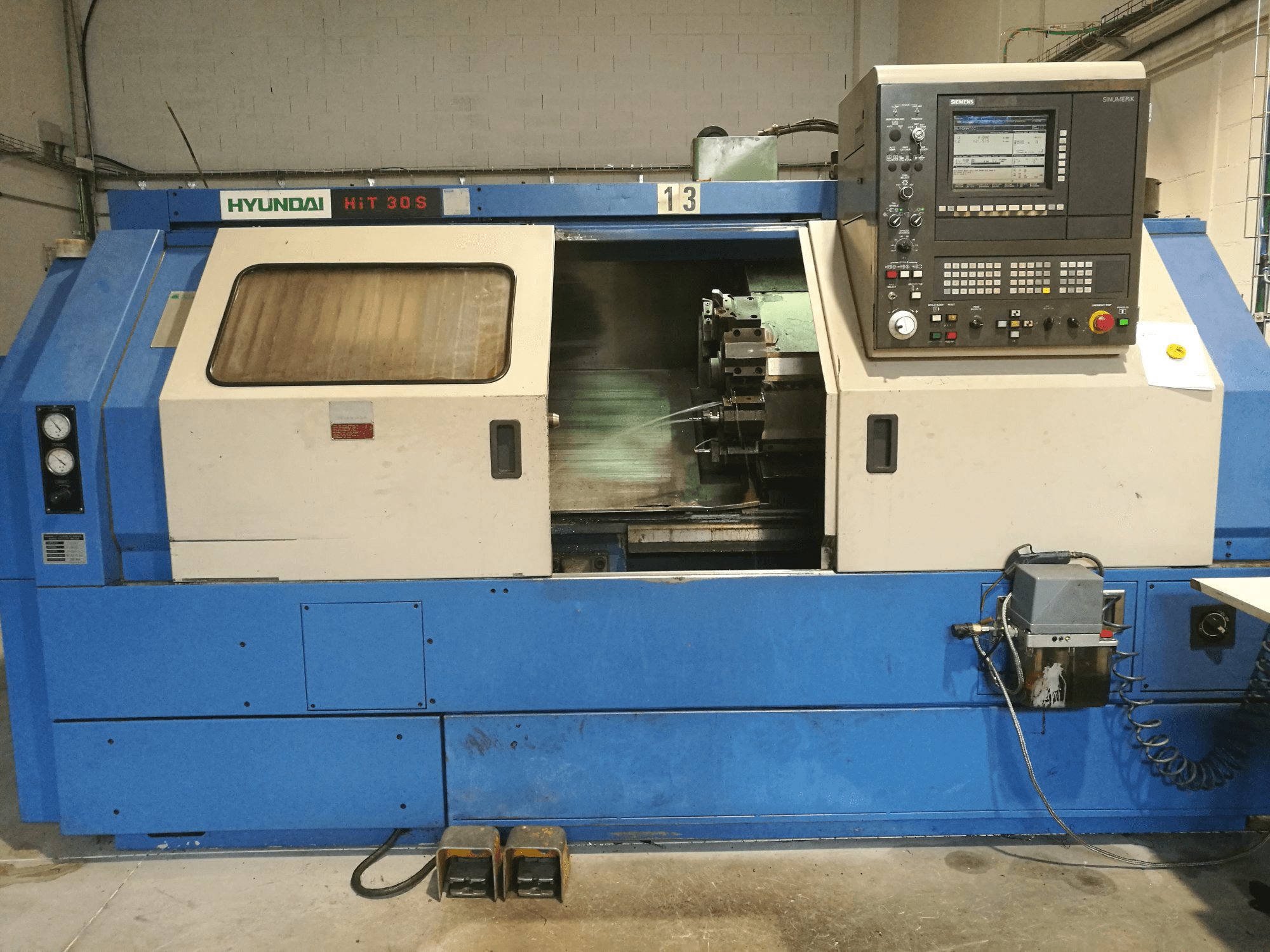 Widok z przodu maszyny Hyundai Kia HiT-30S