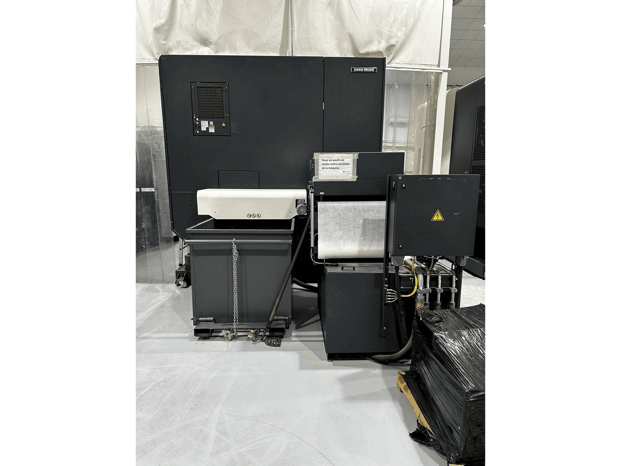 Widok z tyłu maszyny DMG MORI DMU 95 monoBLOCK