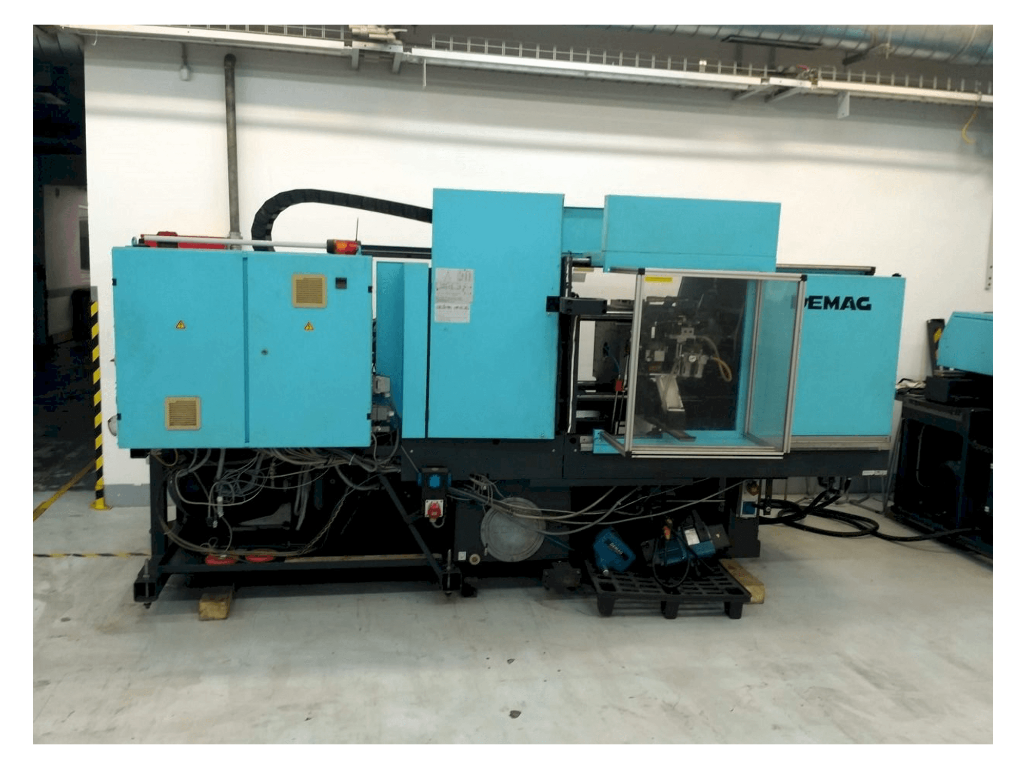 Widok z przodu maszyny DEMAG Ergotech Concept 800-200