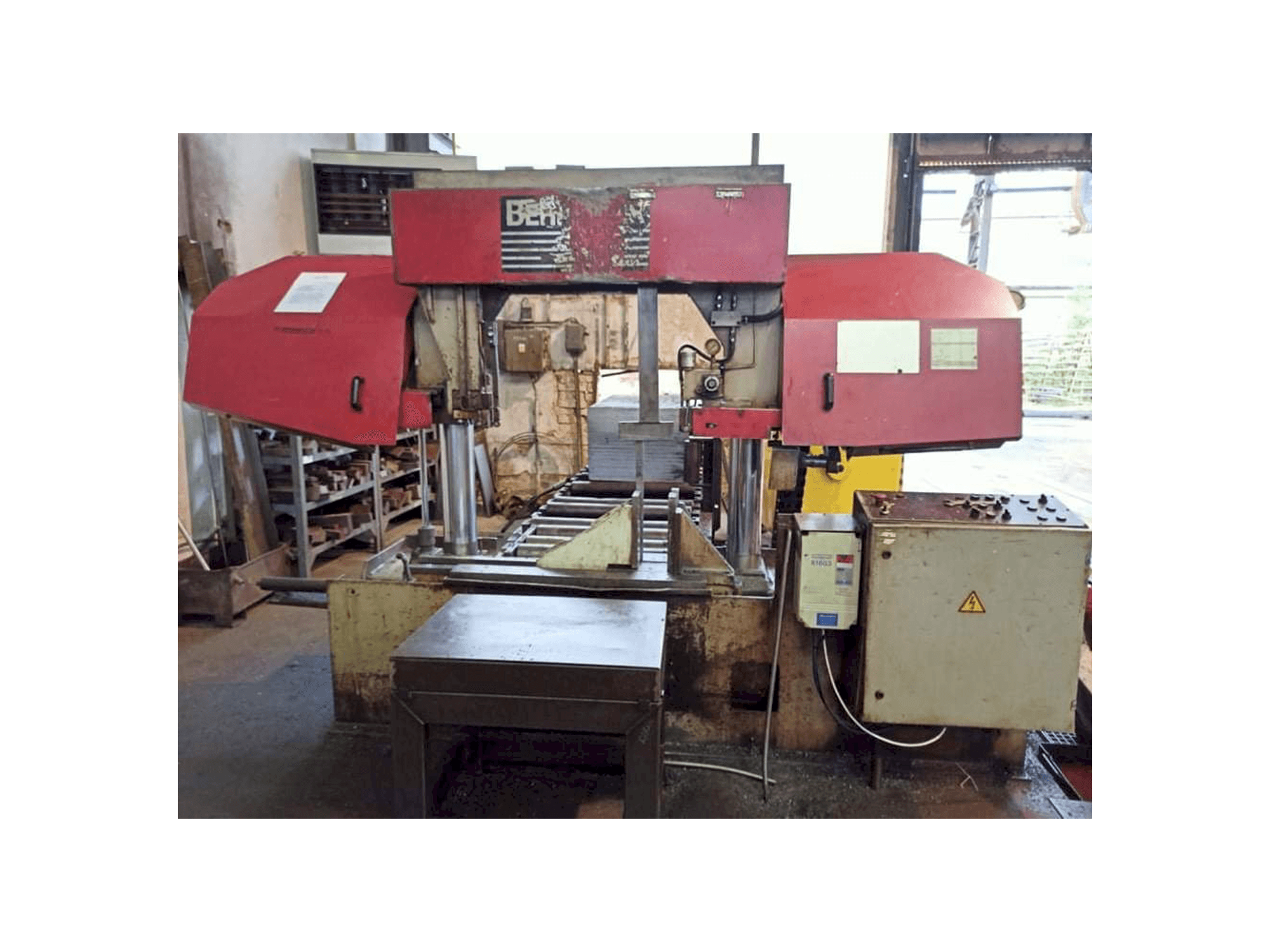 Widok z przodu maszyny Behringer HBP 530