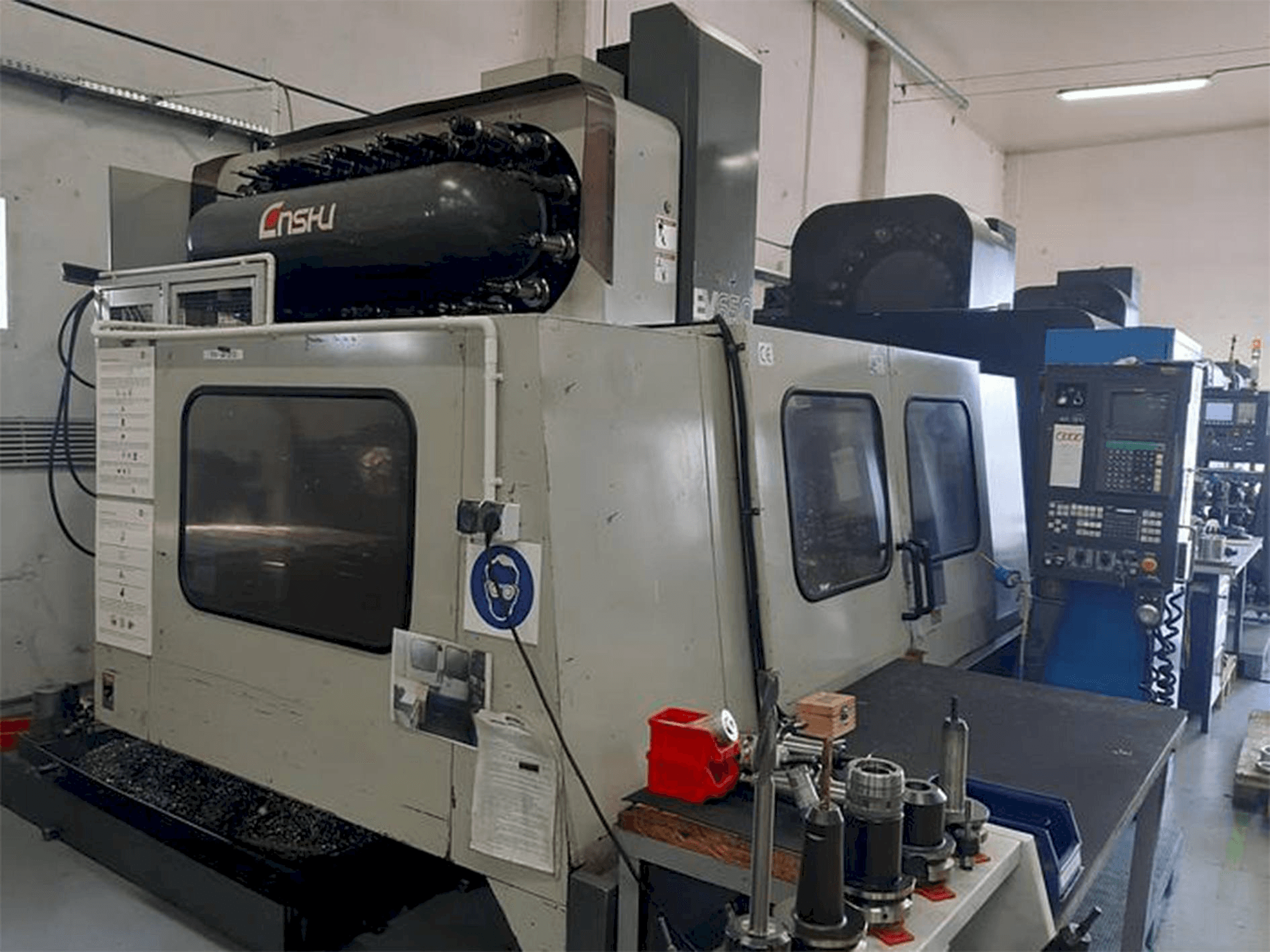 Widok z przodu maszyny Enshu EV 650