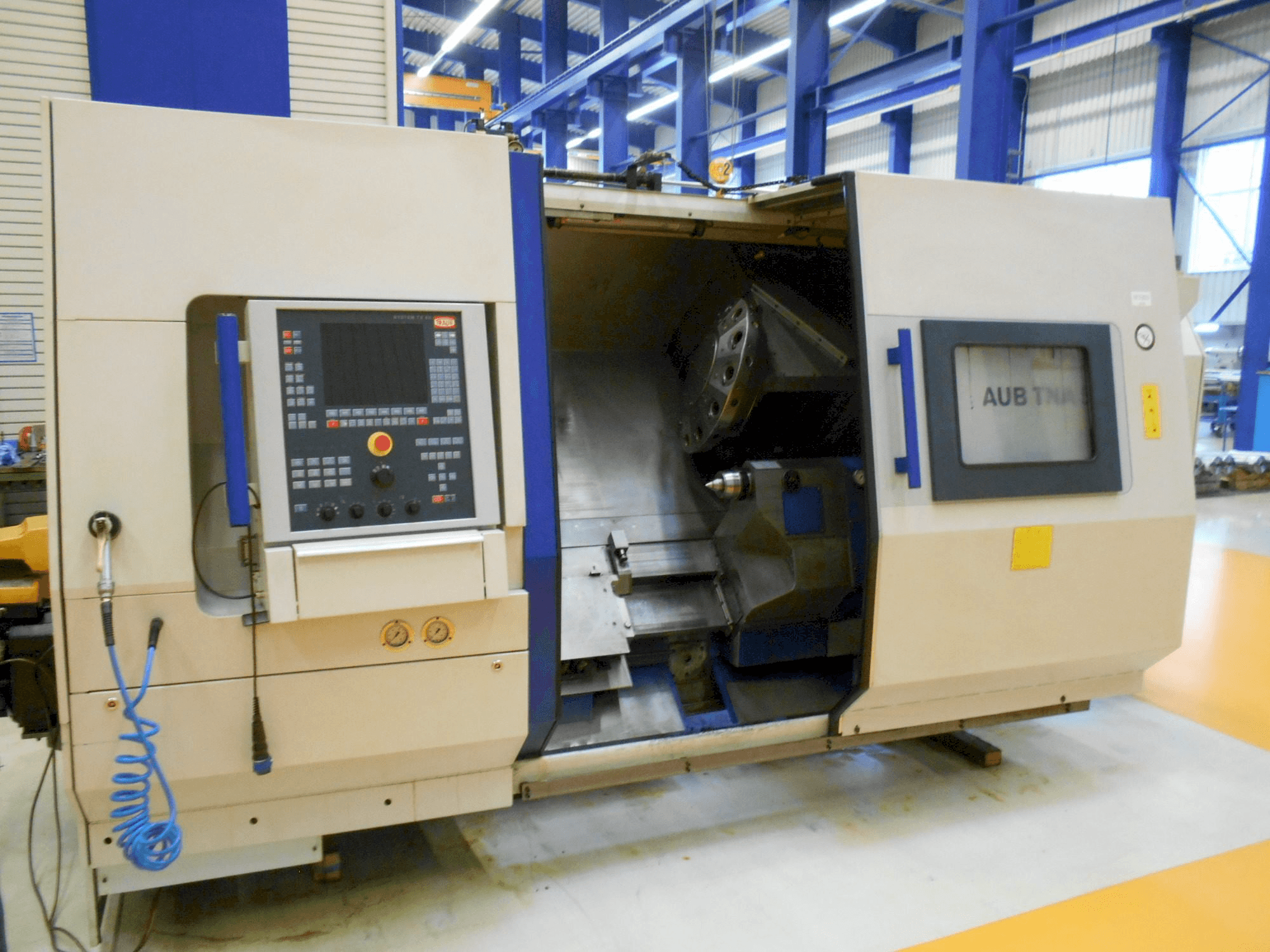 Widok z przodu maszyny TRAUB TNA 500