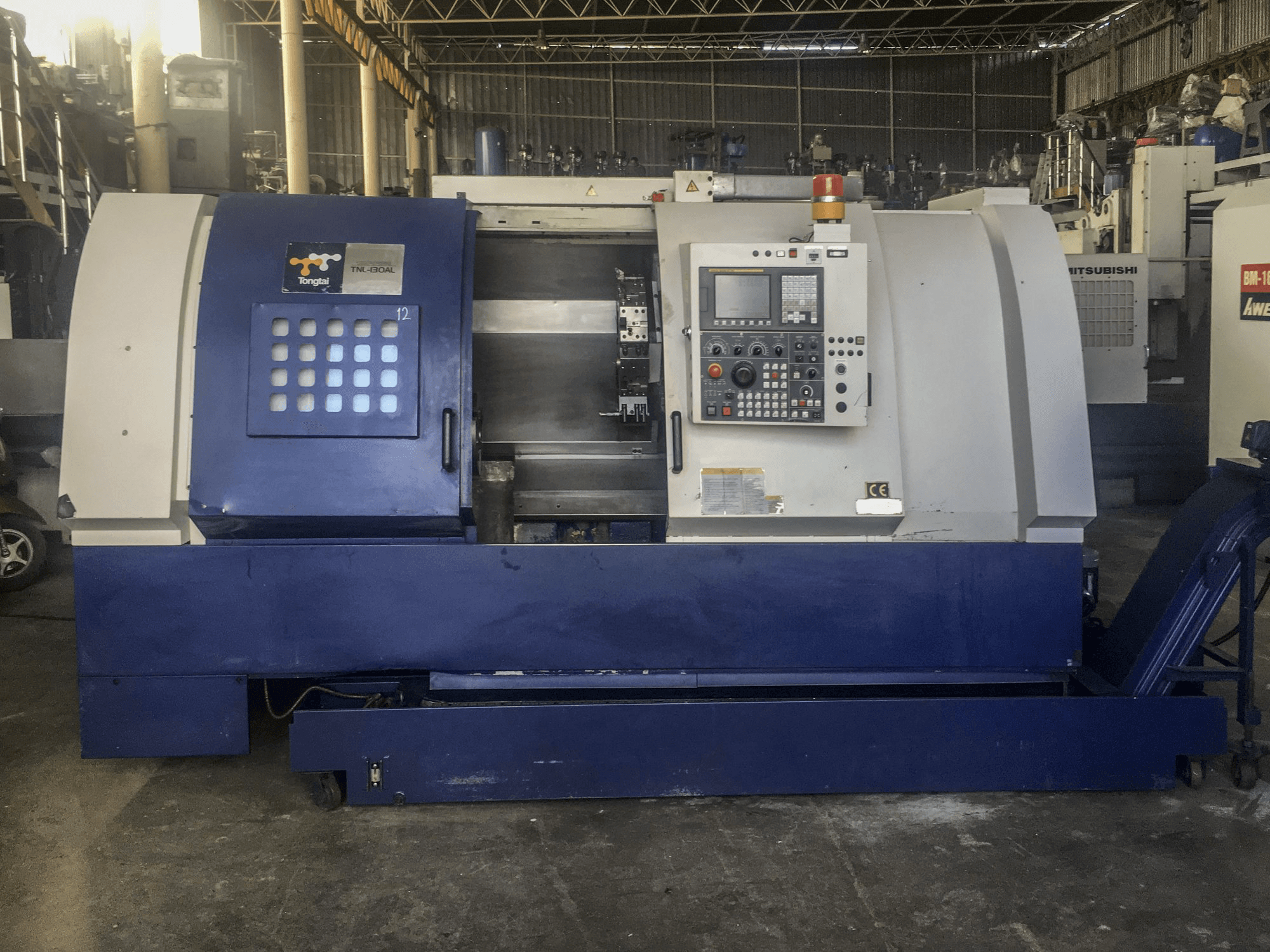 Widok z przodu maszyny Tongtai TNL-130 AL