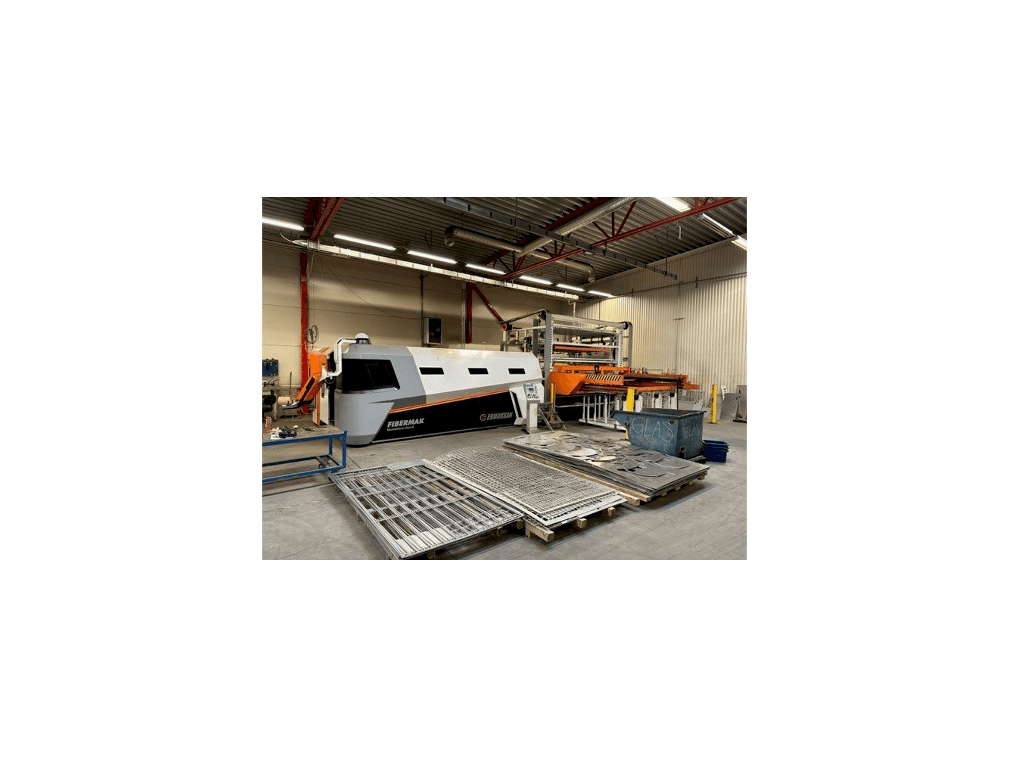 Widok z przodu maszyny ERMAKSAN Fibermak 4KW