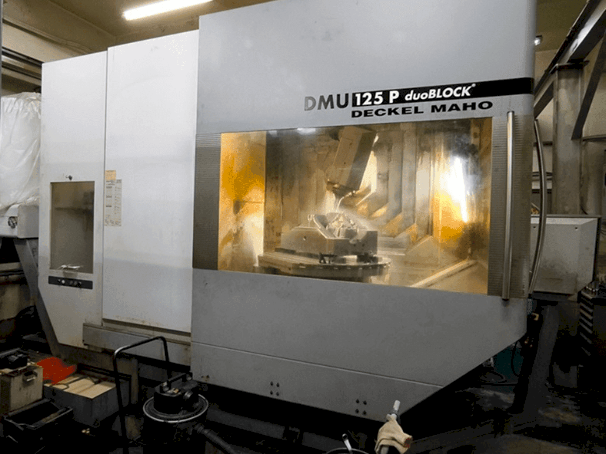 Widok z przodu maszyny DECKEL MAHO DMU 125 P duoBLOCK