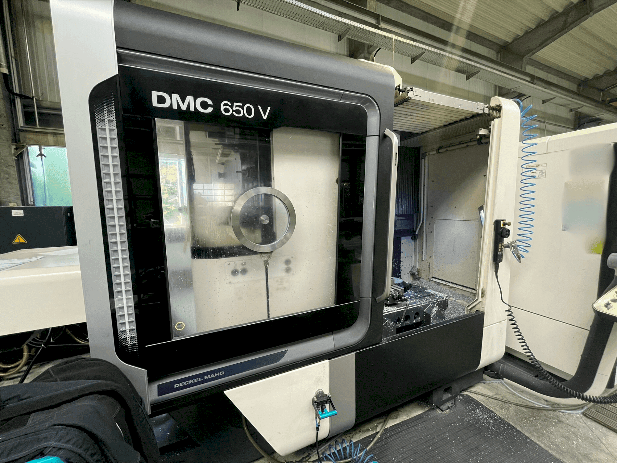 Widok z przodu maszyny DMG MORI DMC 650 V