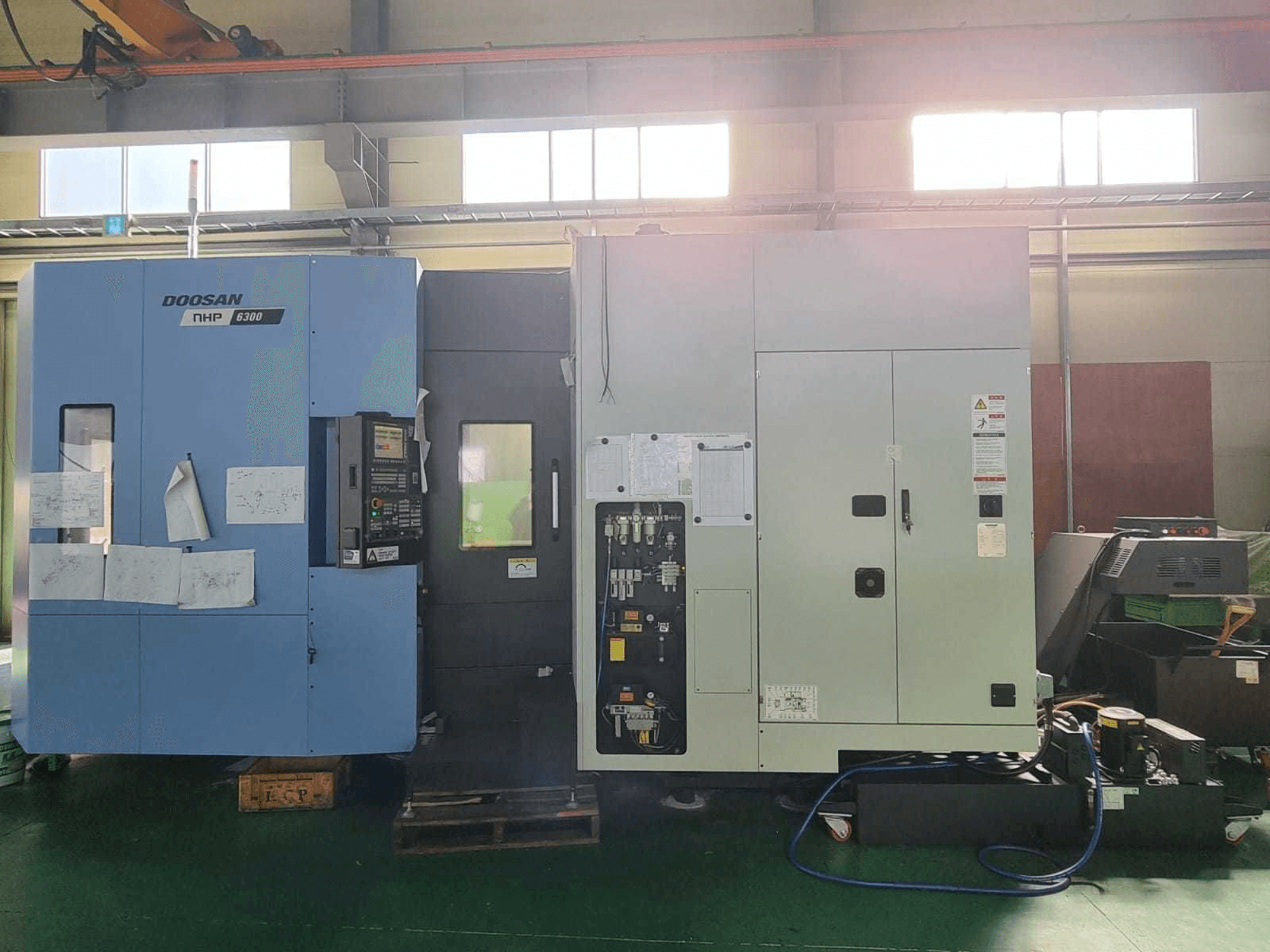 Widok z przodu maszyny Doosan NHP 6300