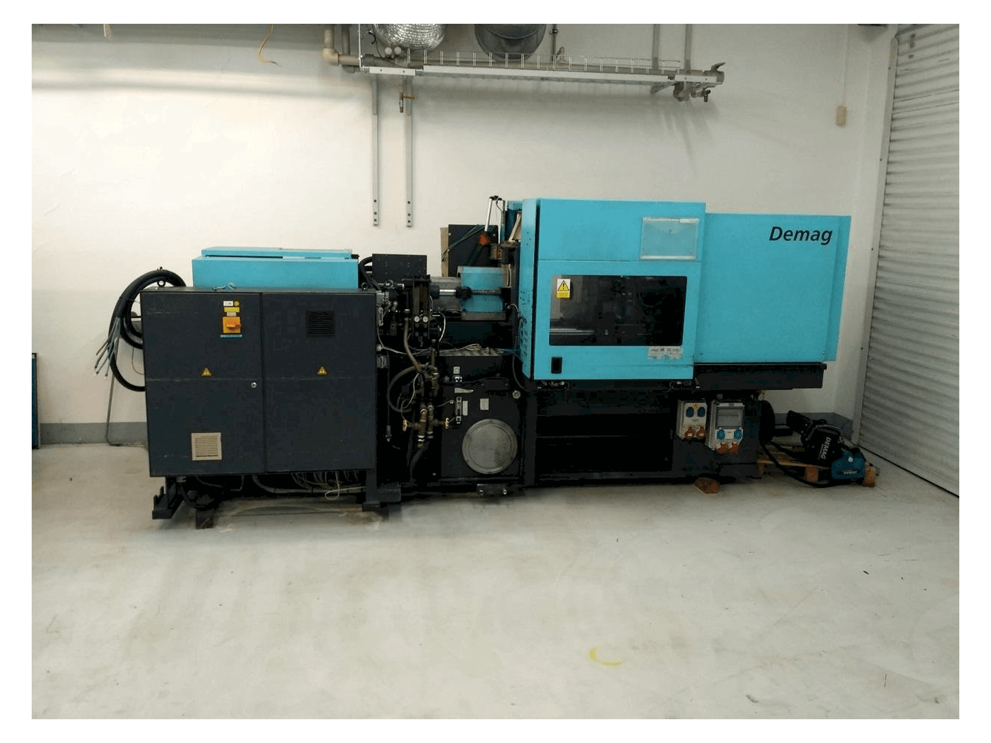 Widok z przodu maszyny DEMAG Ergotech Concept 800/420-310