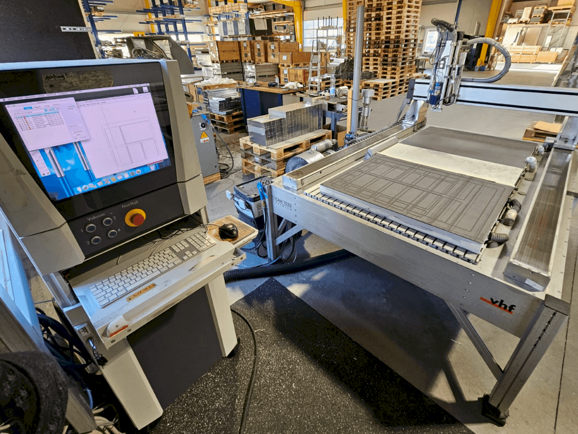 Widok z przodu maszyny VHF CAM 1020 Premium