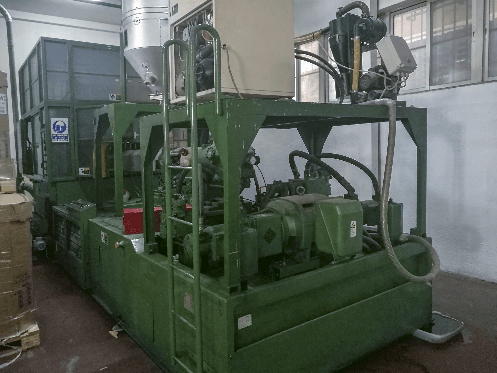 Widok z prawej maszyny NISSEI ASB 650 NHII