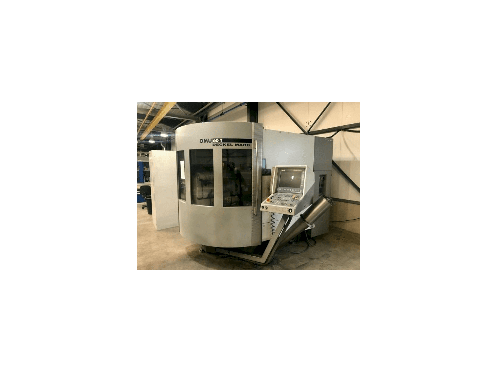 Widok z przodu maszyny DECKEL MAHO DMU 60T
