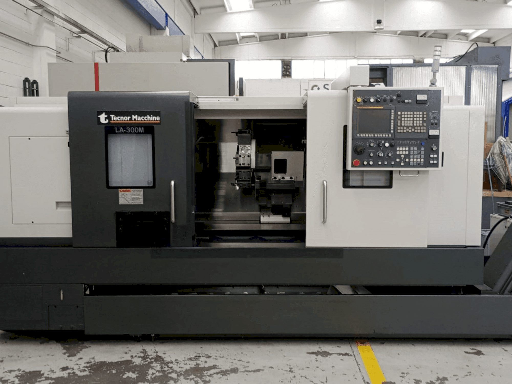 Widok z przodu maszyny Takisawa LA-300 CNC