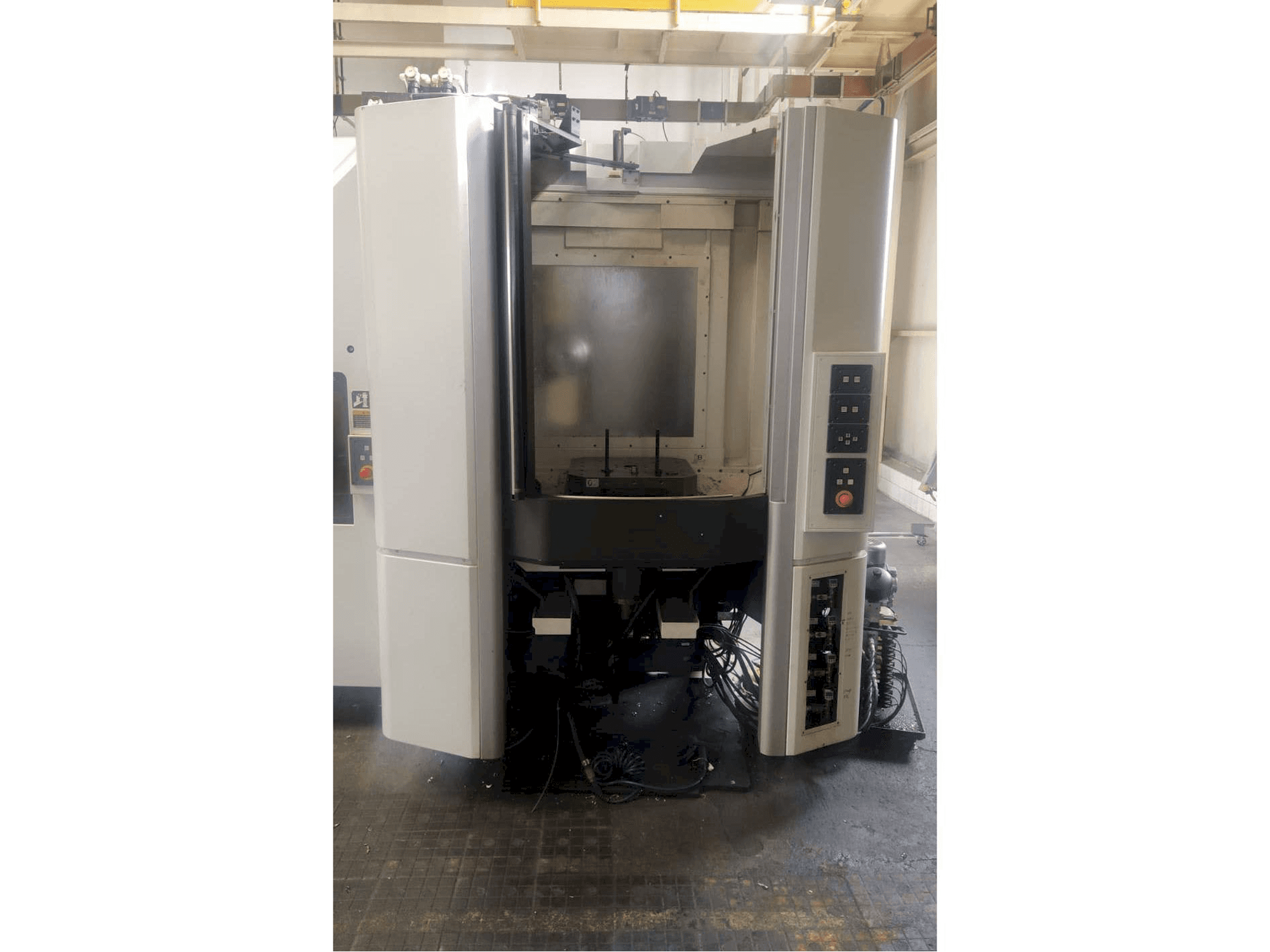 Widok z przodu maszyny MORI SEIKI NHX 5000