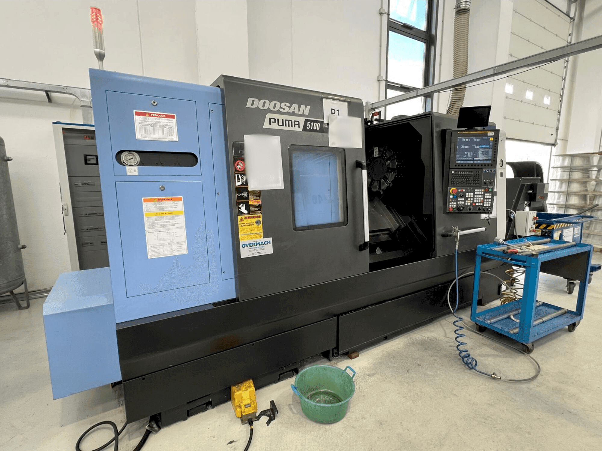 Widok z przodu maszyny DOOSAN Puma 5100B