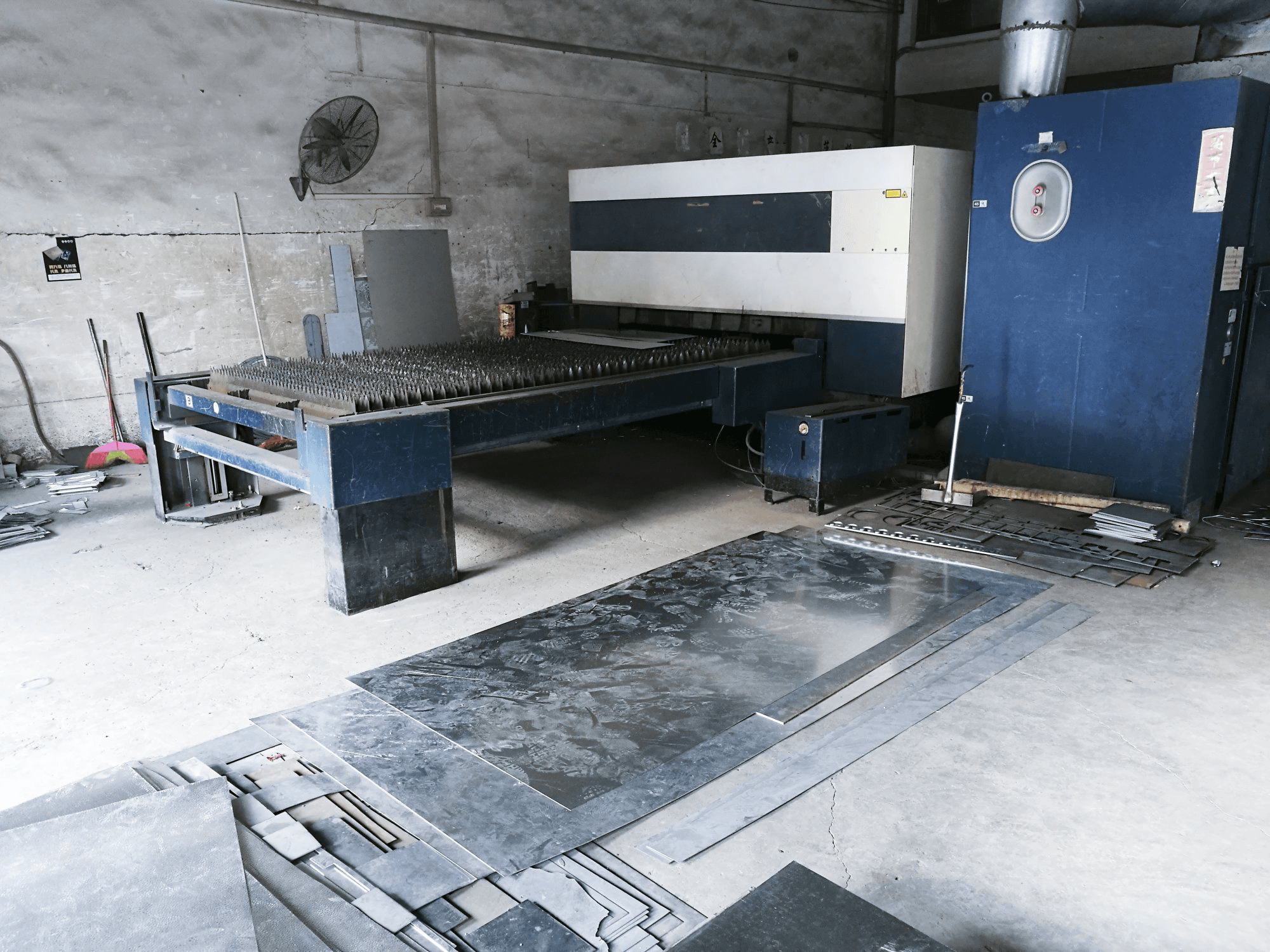 Widok z prawej 1 maszyny Trumpf TruLaser 3030