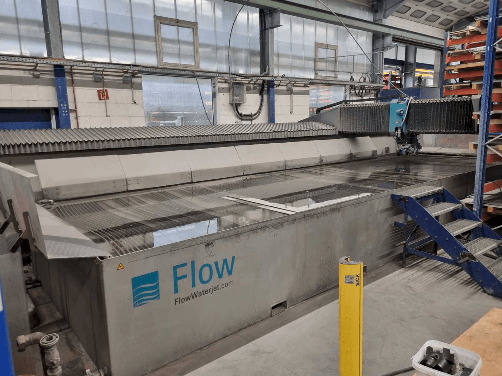 Widok z przodu maszyny Flow ADS 24/ll