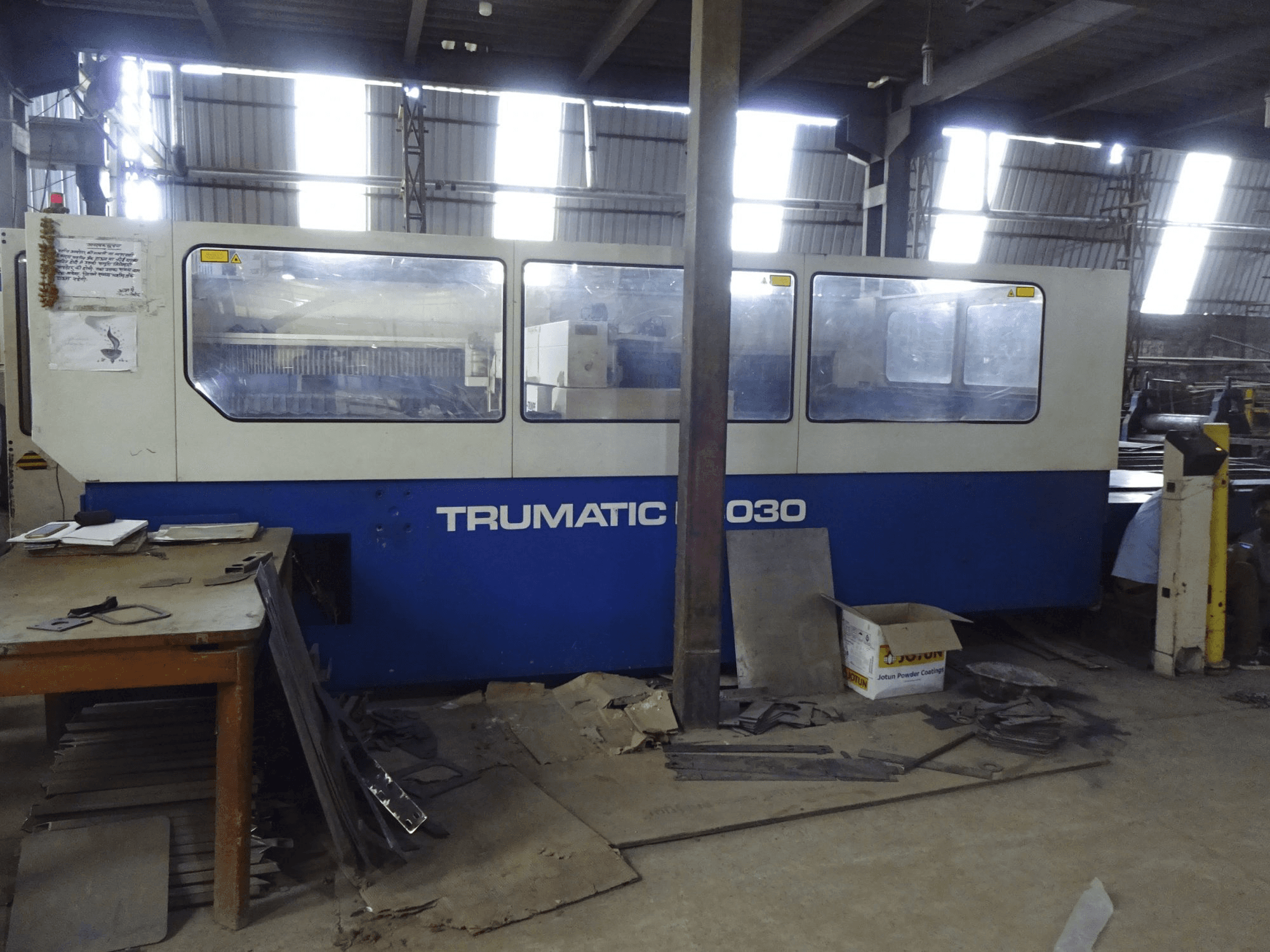 Widok z przodu maszyny Trumpf Trumatic L3030