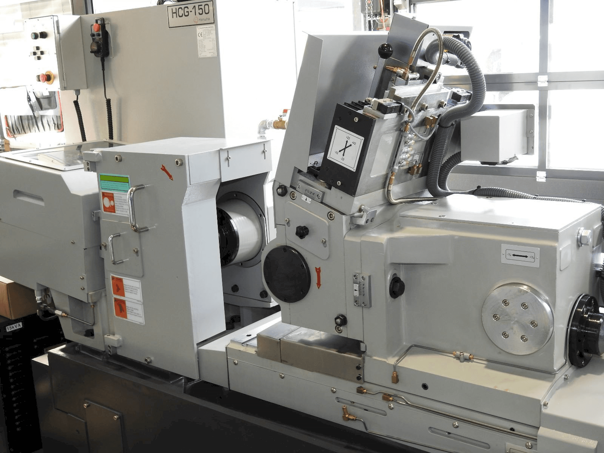 Widok z przodu maszyny Hanwha HCG 150