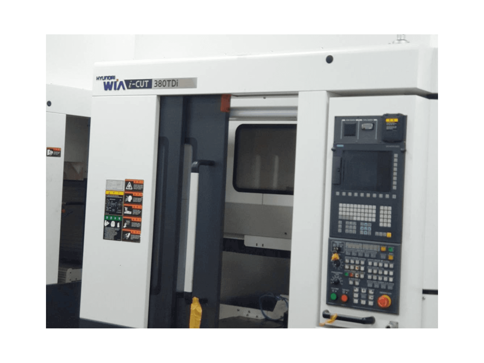 Widok z przodu maszyny Hyundai Wia i-CUT380TDi