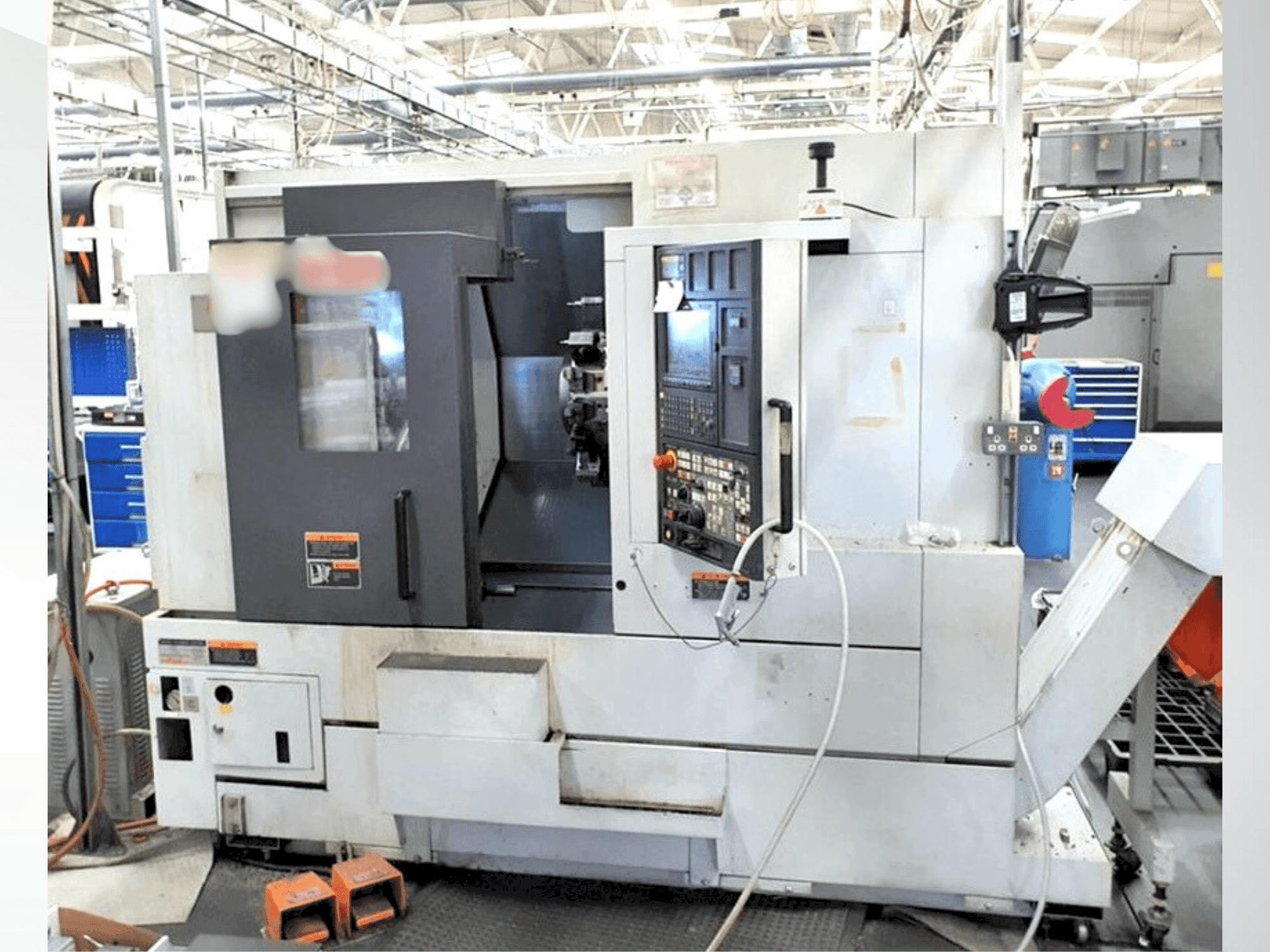 Widok z przodu maszyny MORI SEIKI NL2000Y