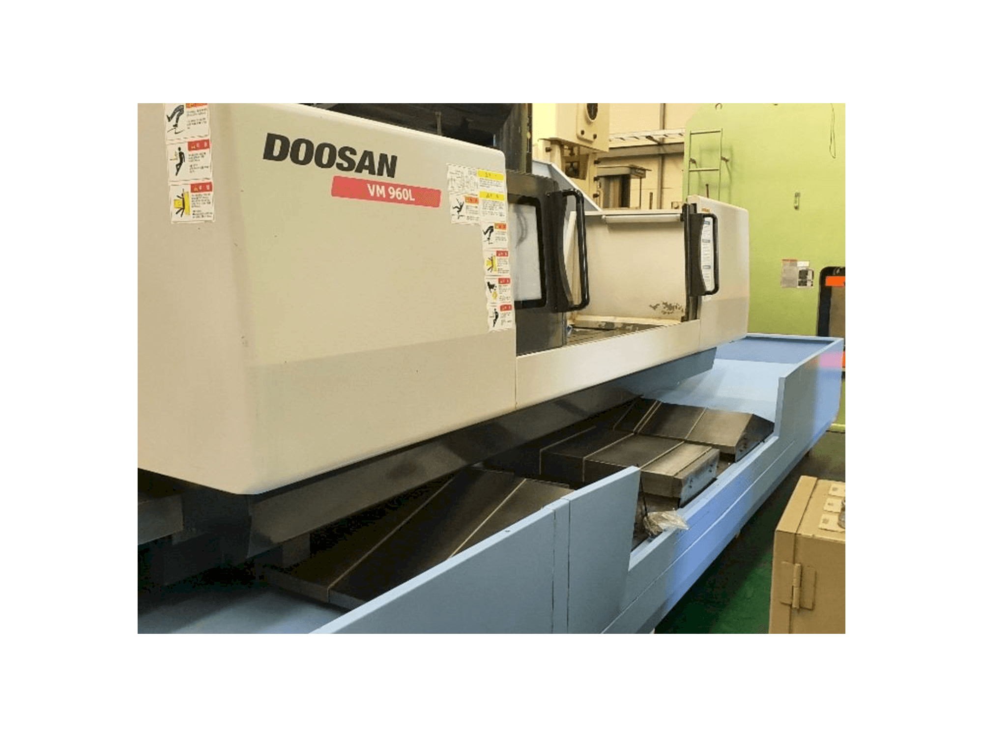 Widok z przodu maszyny Doosan VM 960L