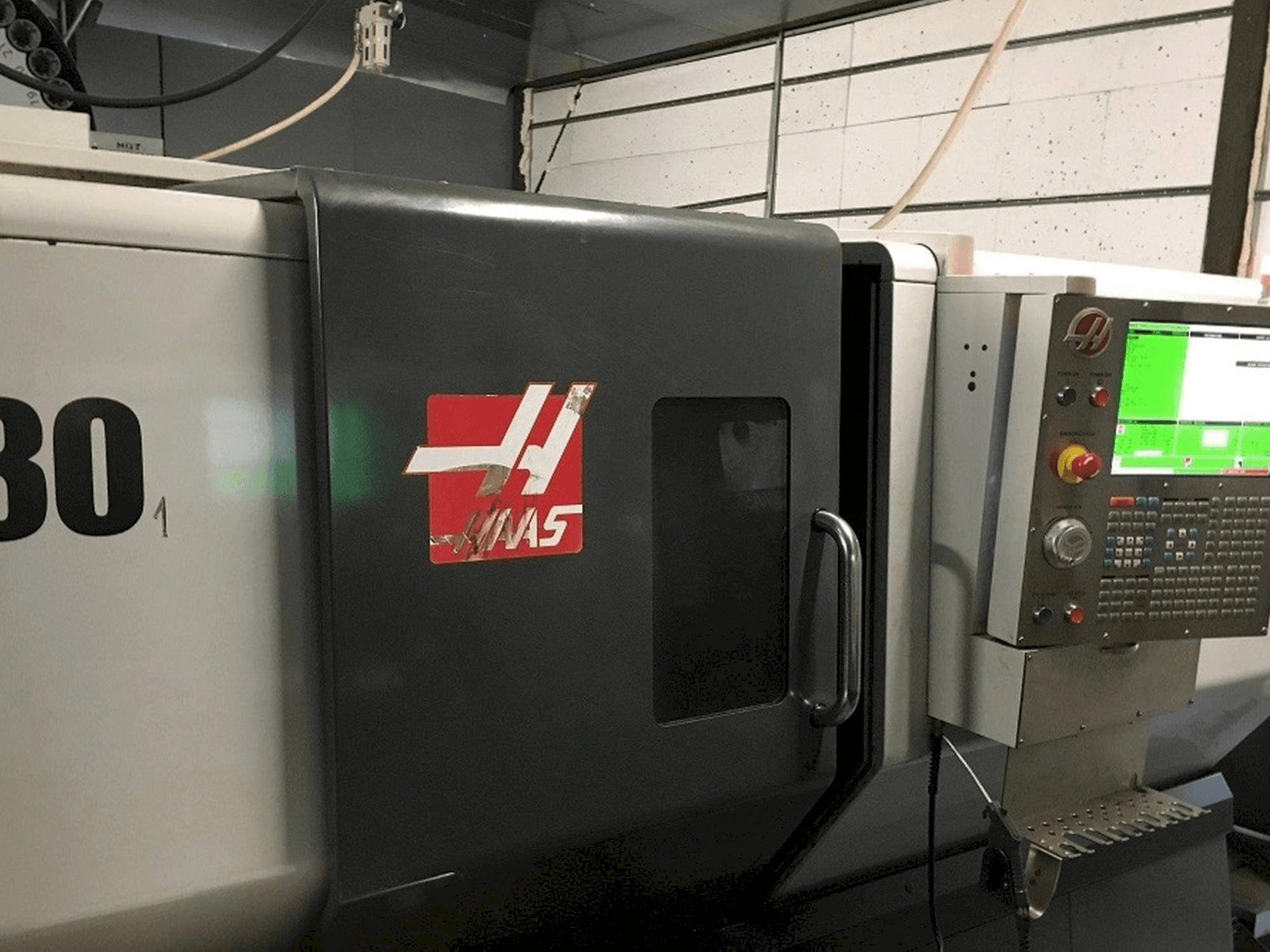 Widok z przodu maszyny HAAS ST-30