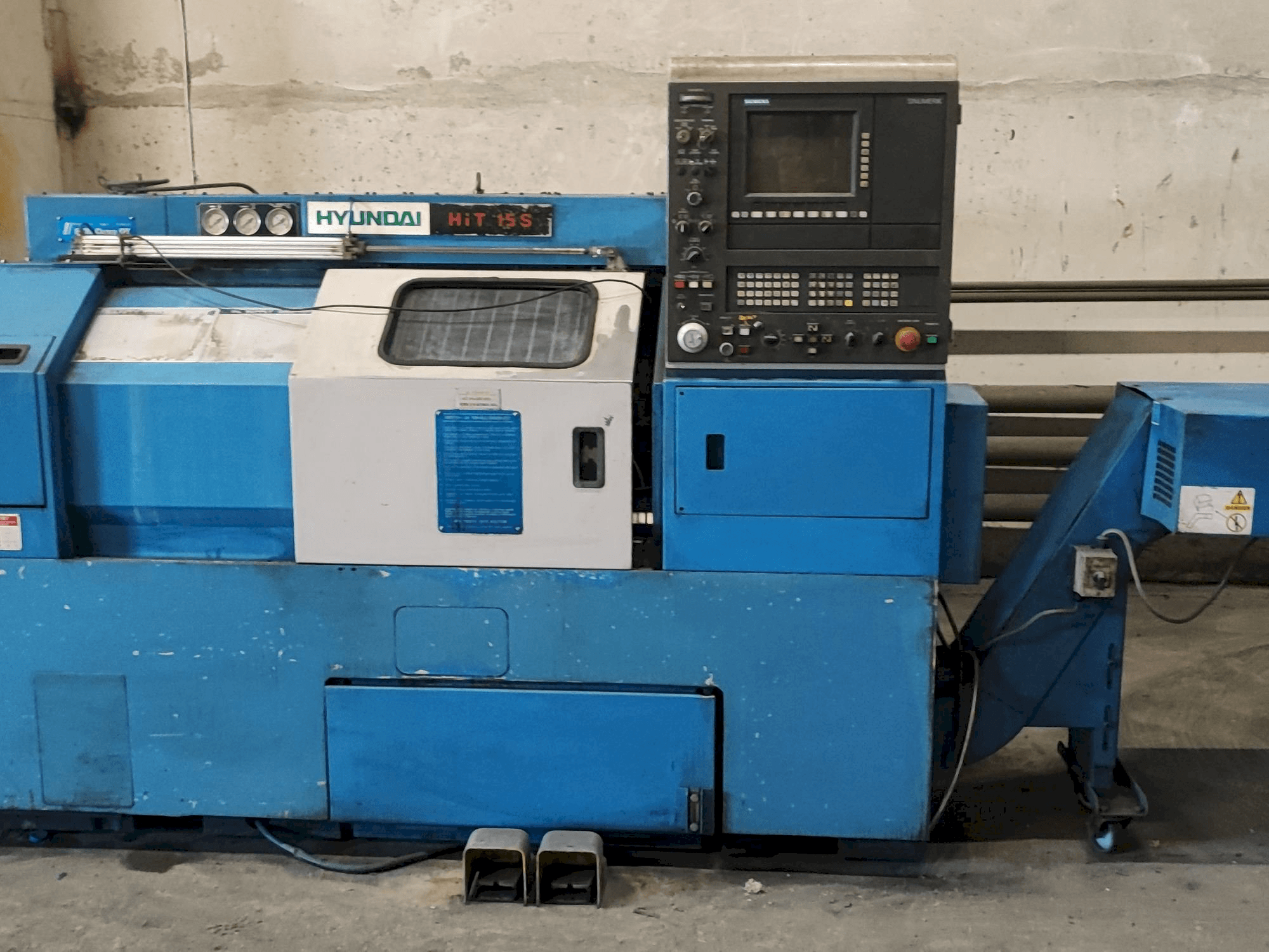 Widok z przodu maszyny Hyundai HIT15s