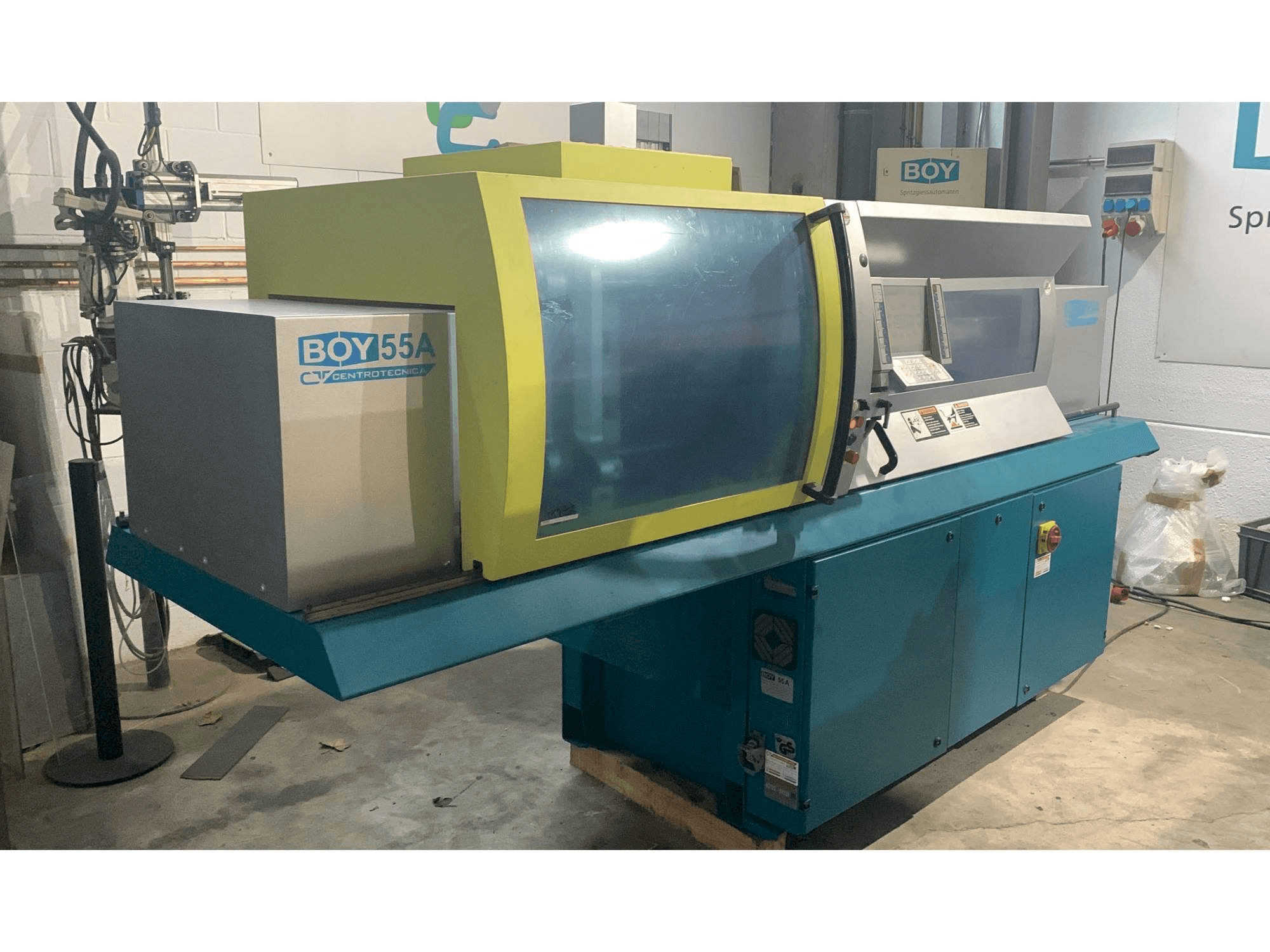 Widok z przodu maszyny BOY 55A