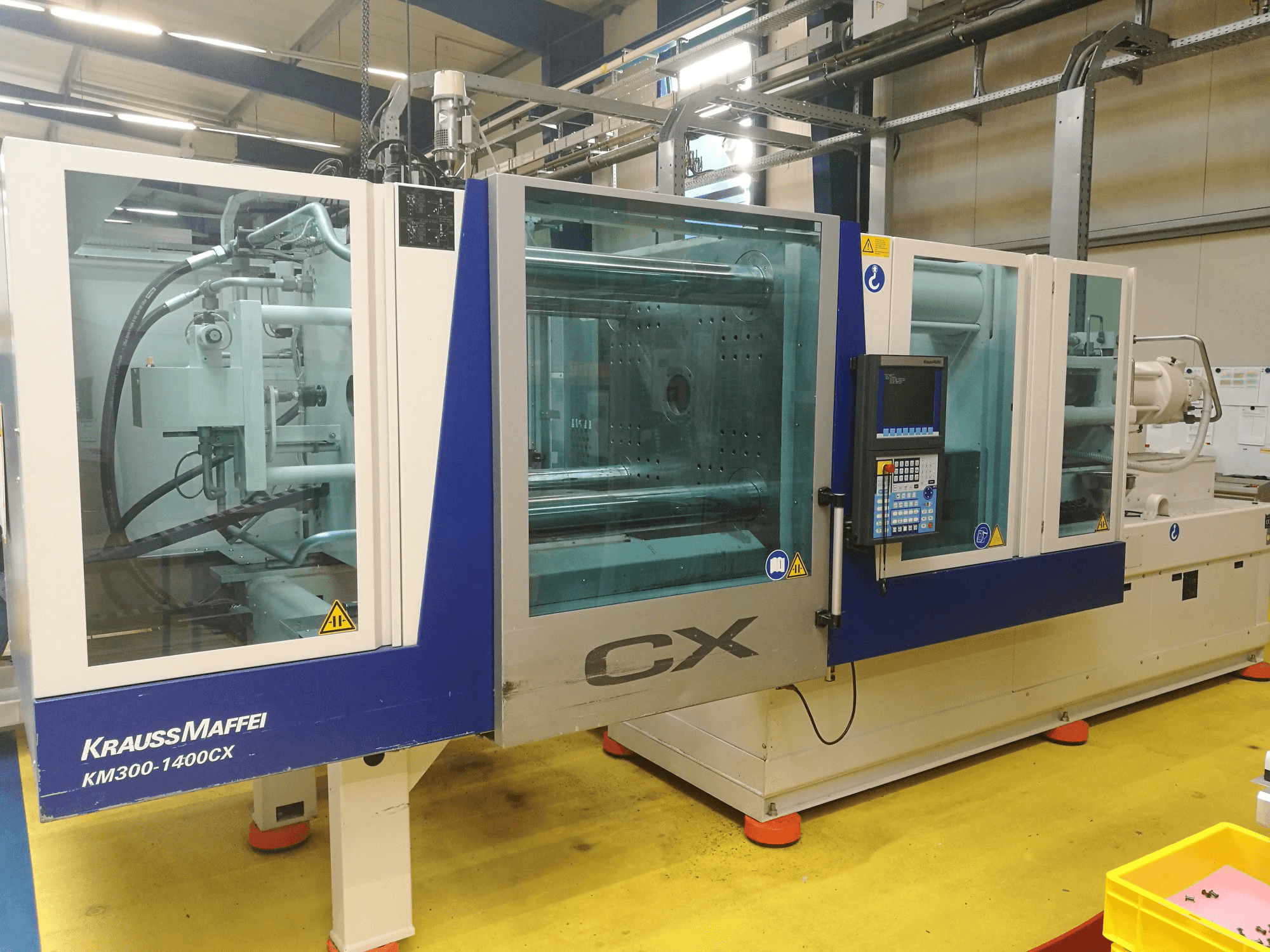 Widok z przodu maszyny Krauss Maffei 300-1400 CX