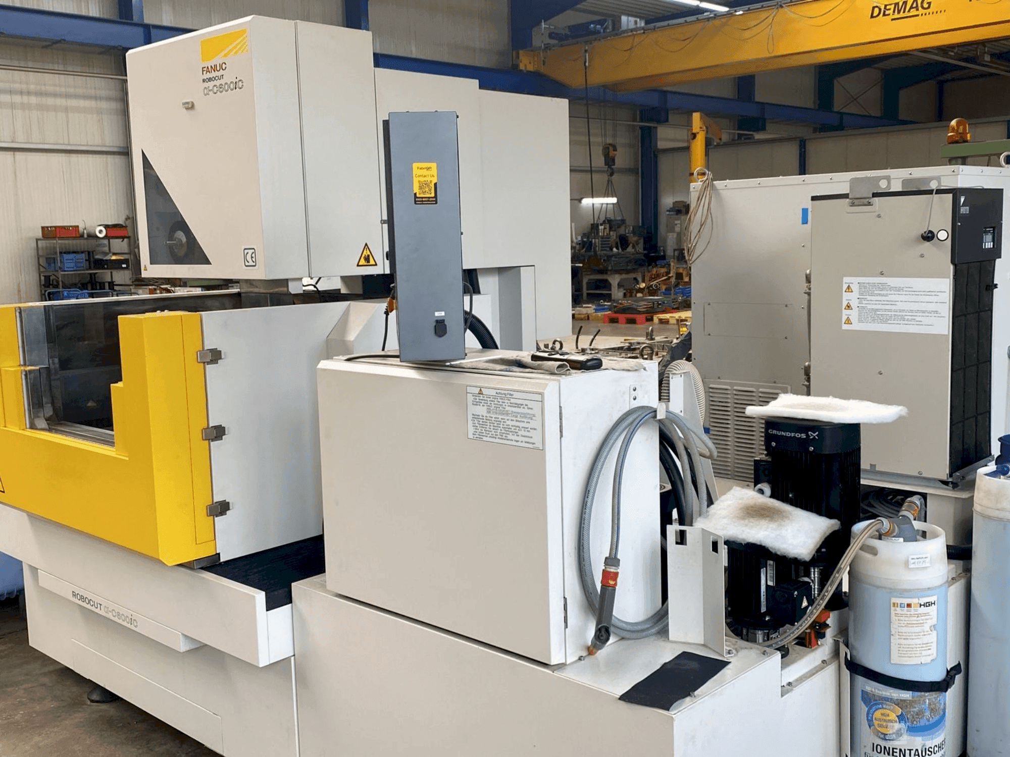 Widok z przodu maszyny FANUC Robocut a-C600iC - Z400