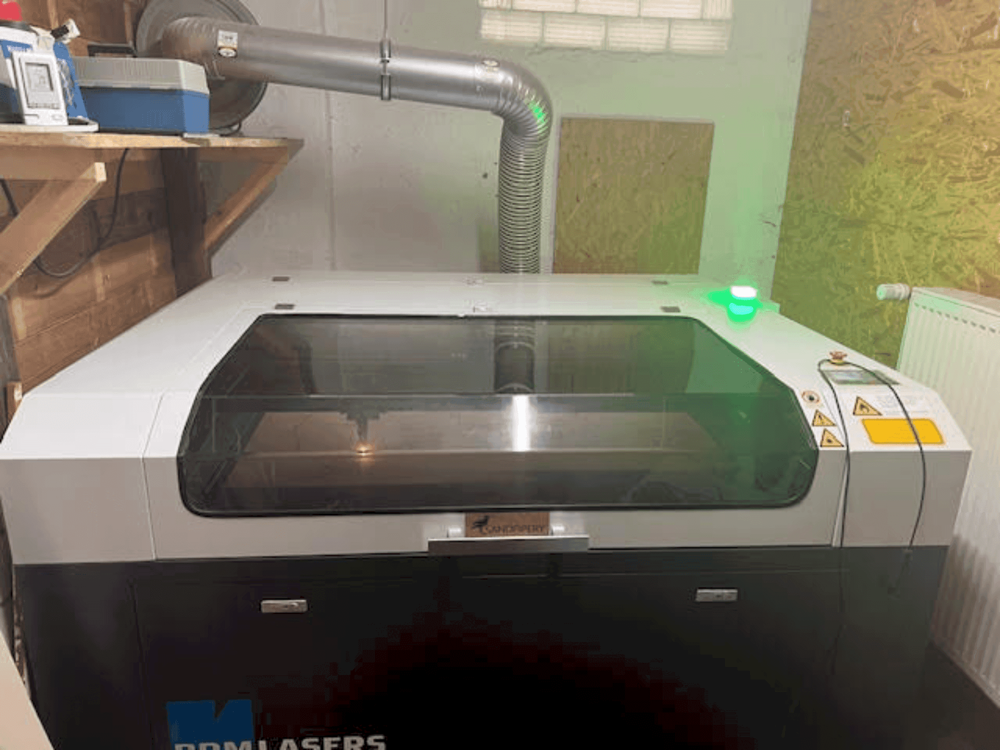 Widok z przodu maszyny BRM Lasers 90130 - 100 Watt CO2