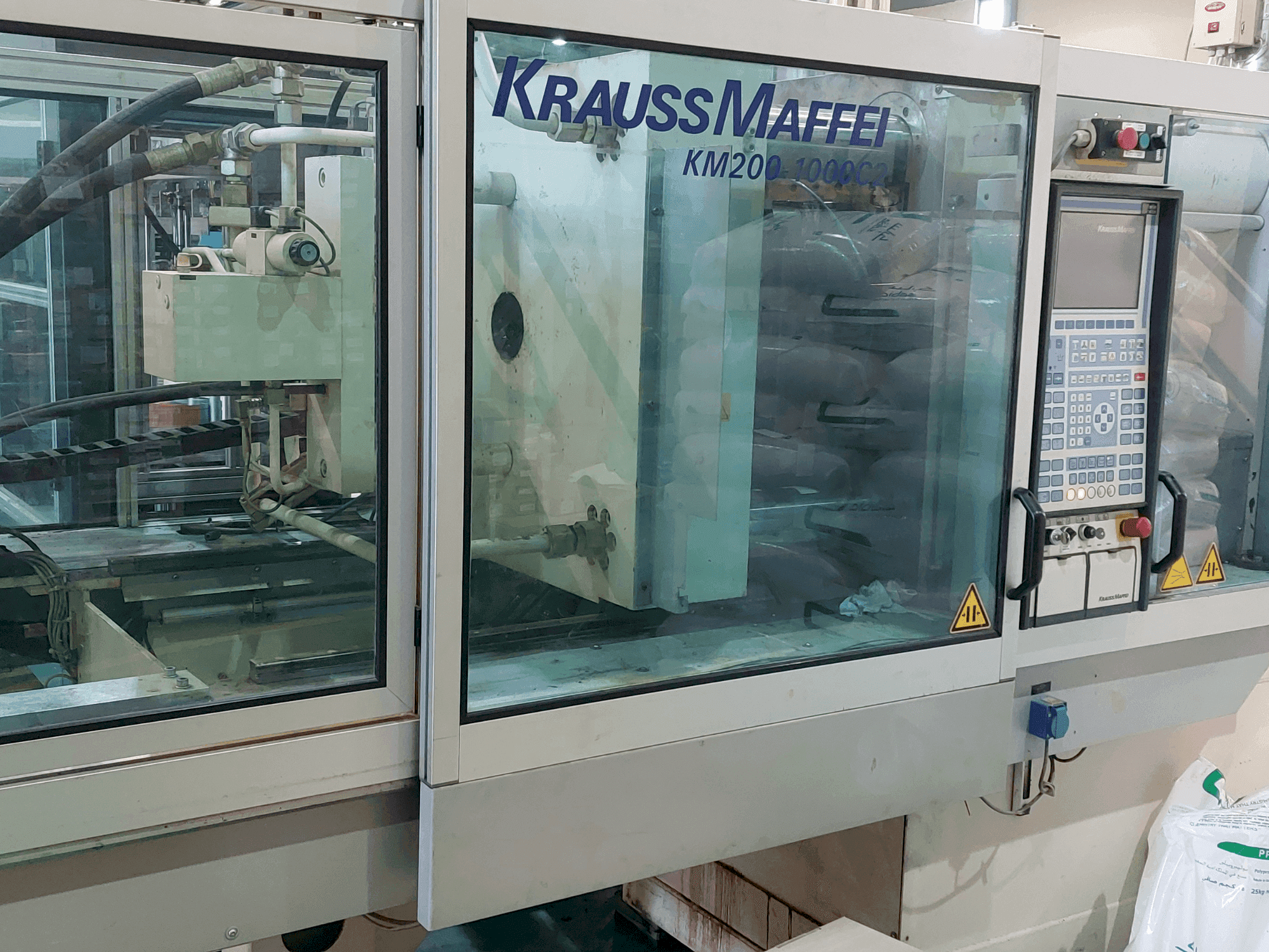 Widok z przodu maszyny Krauss Maffei 200-1000 C2