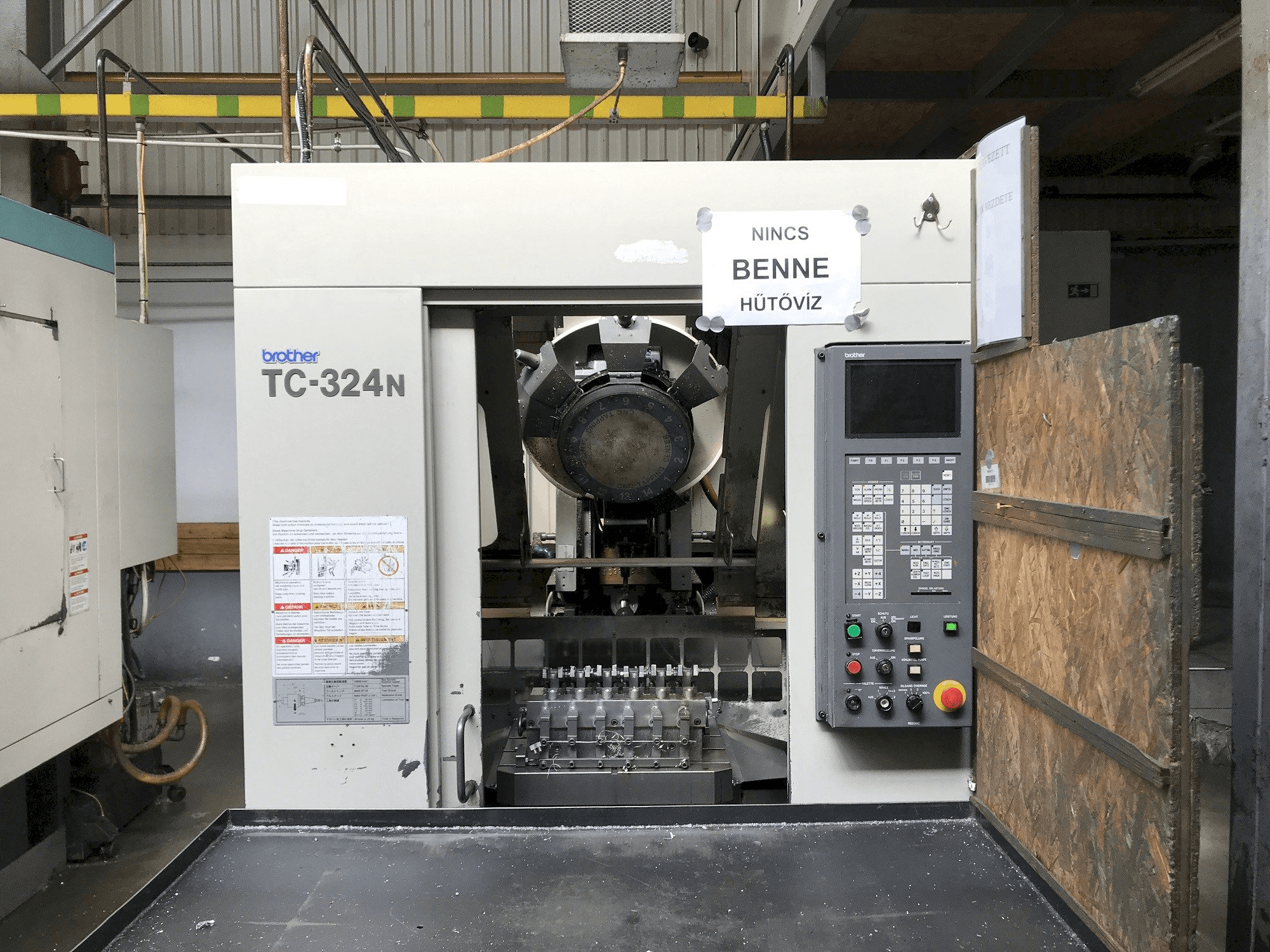 Widok z przodu maszyny Brother TC-324N