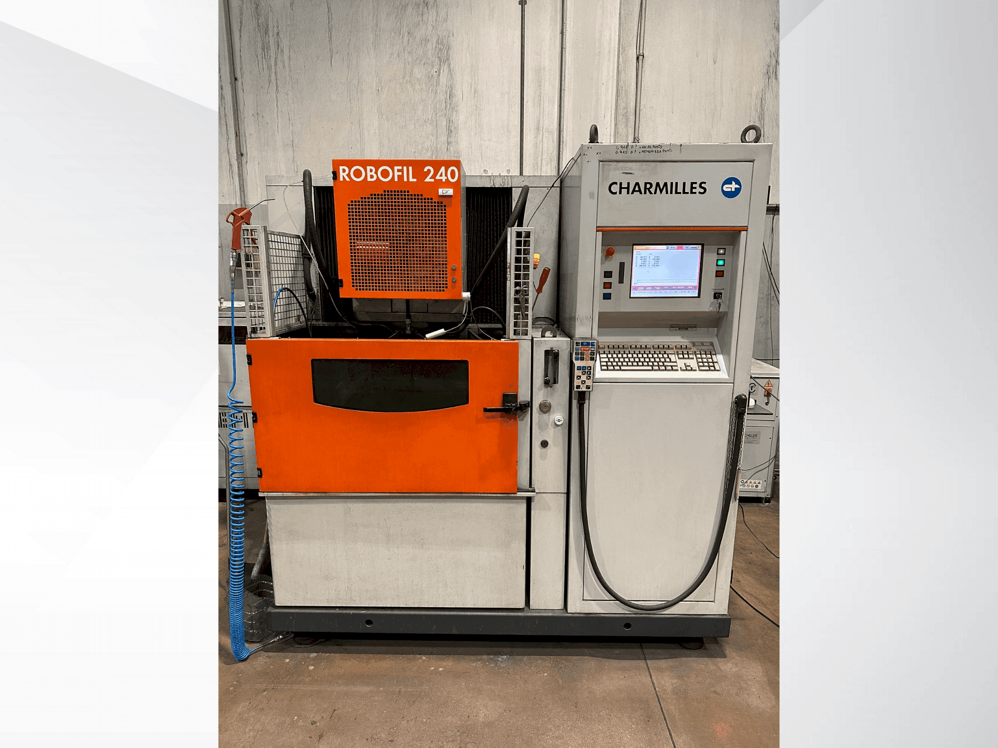 Widok z przodu maszyny CHARMILLES Robofil 240