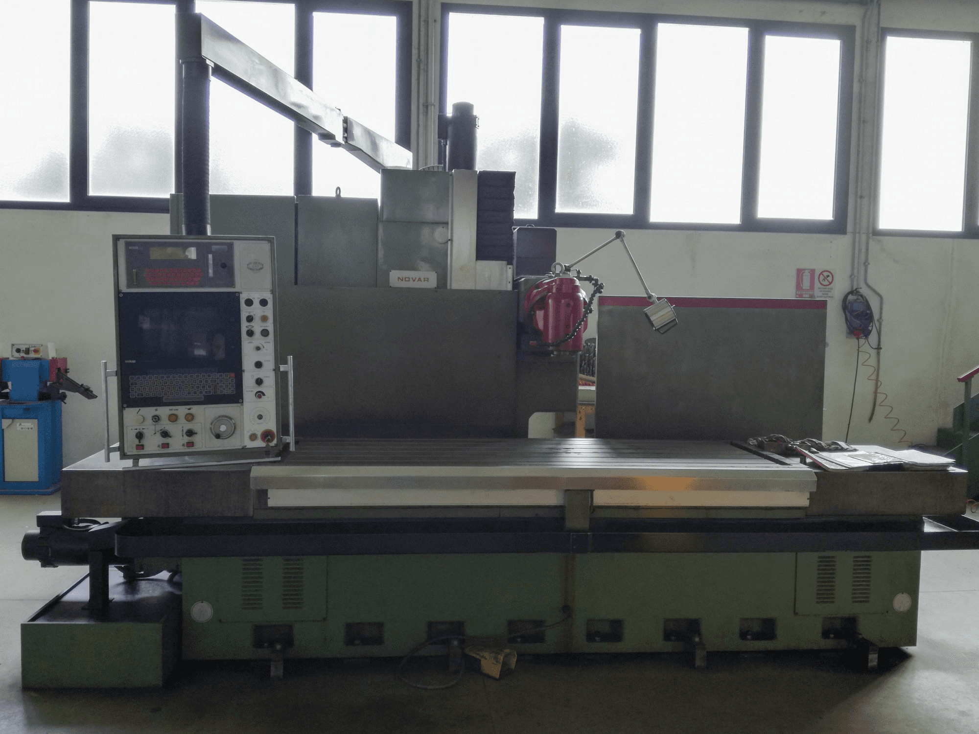 Widok z przodu maszyny NOVAR KBF 2500