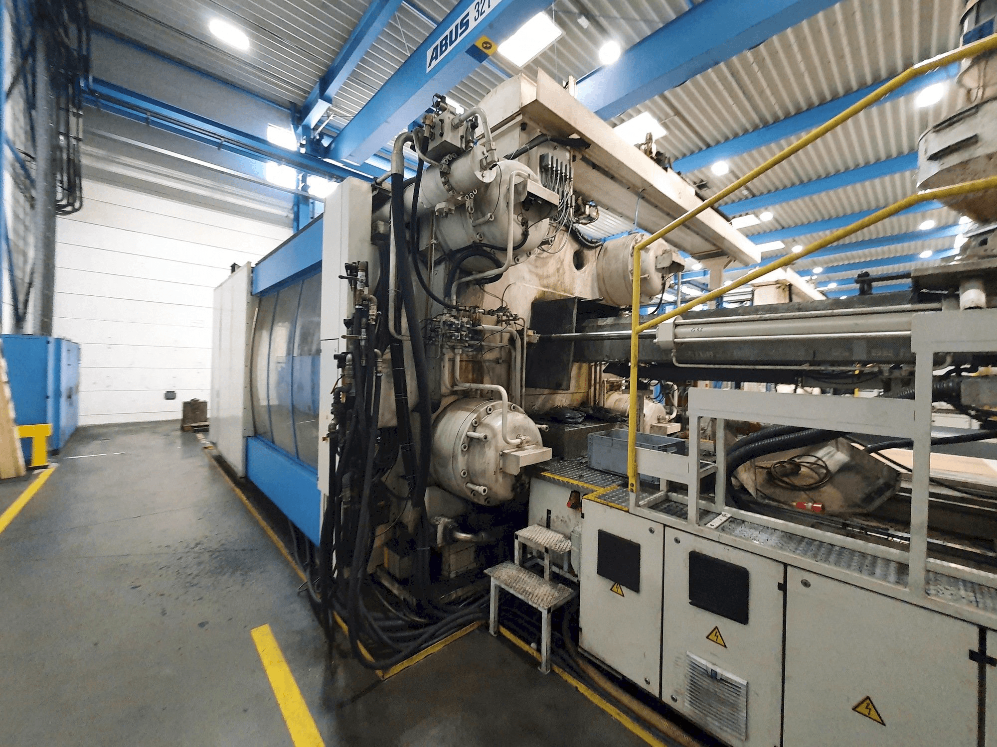 Widok z przodu maszyny Engel ES 16050/2000 Duo