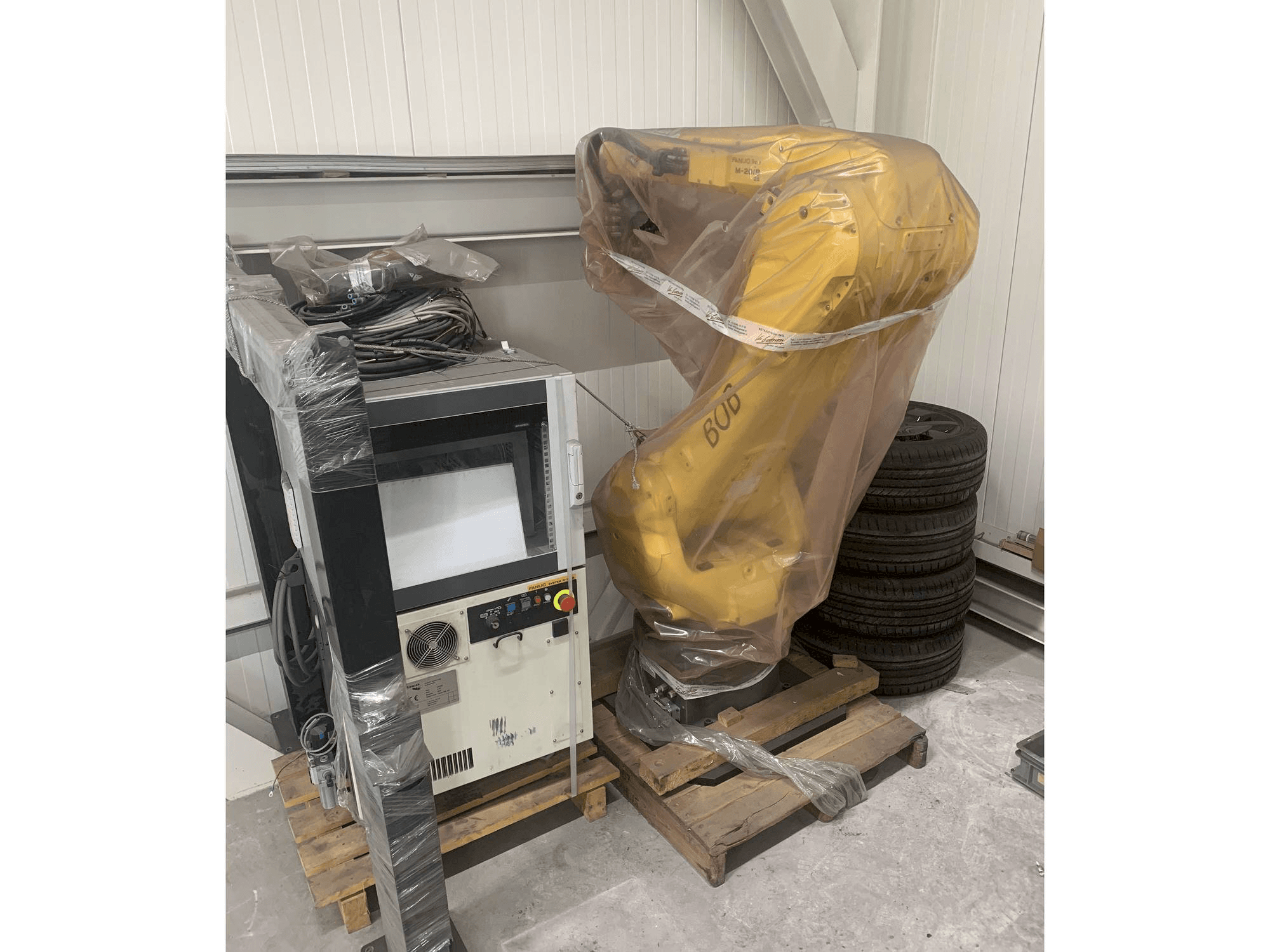 Widok z przodu maszyny FANUC M-20iB