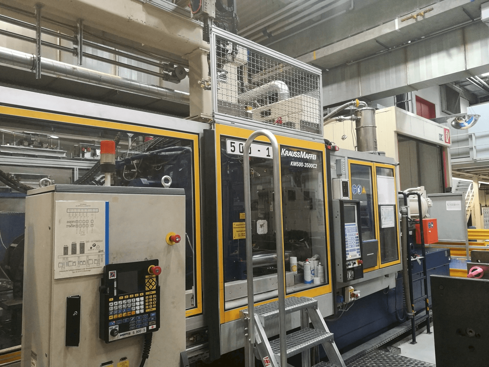 Widok z przodu maszyny Krauss Maffei 500-3500 C2