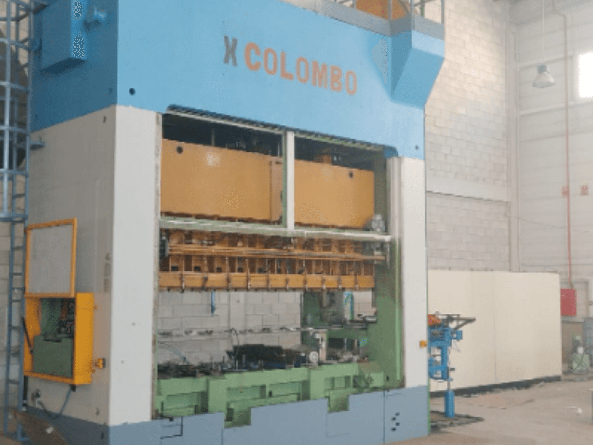 Prasa mechaniczna Colombo Agostino T231A315, widok z przodu, przedstawiający elementy maszyny i cechy konstrukcyjne.