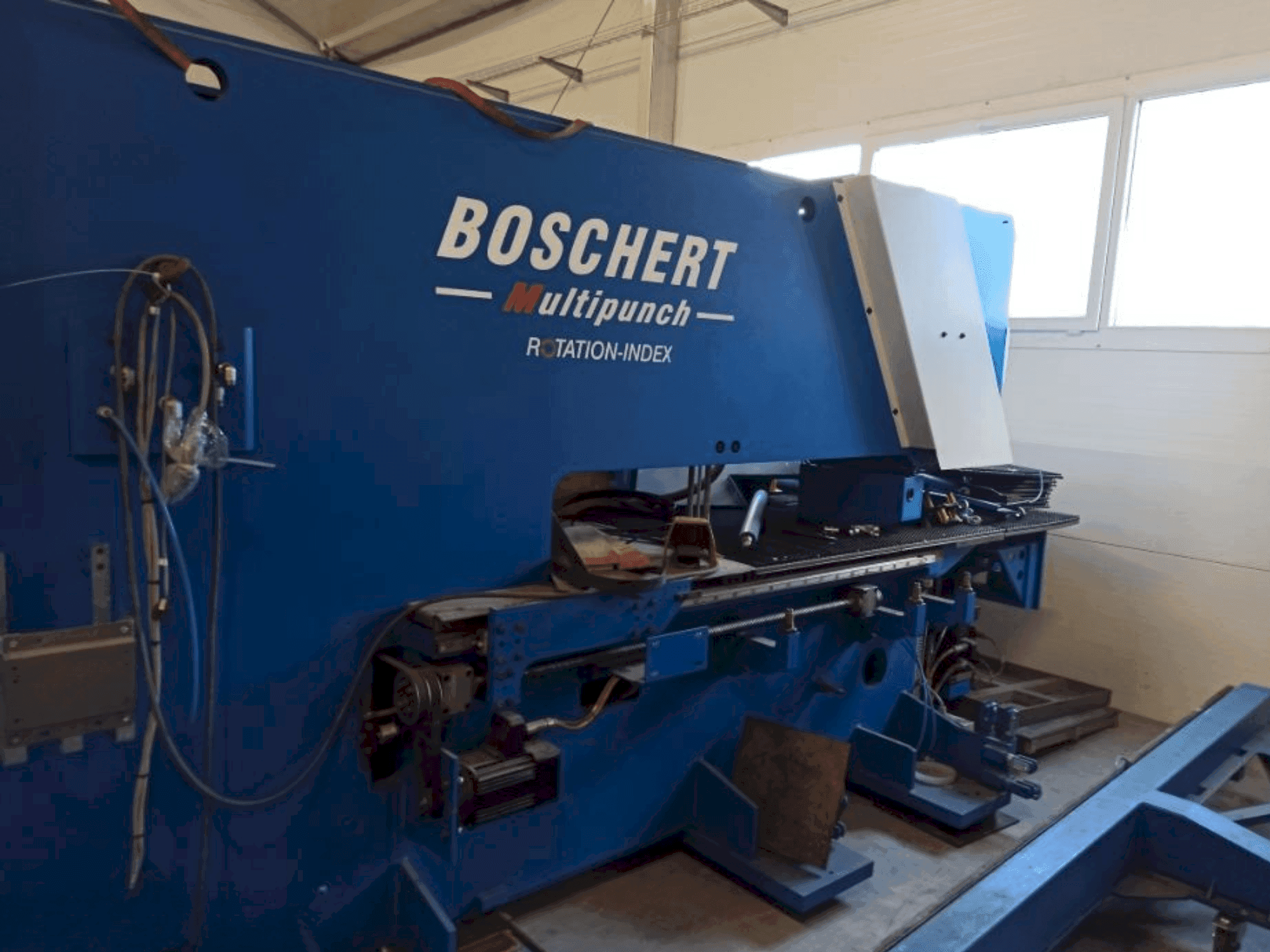 Widok z przodu maszyny BOSCHERT MULTIPUNCH 1250