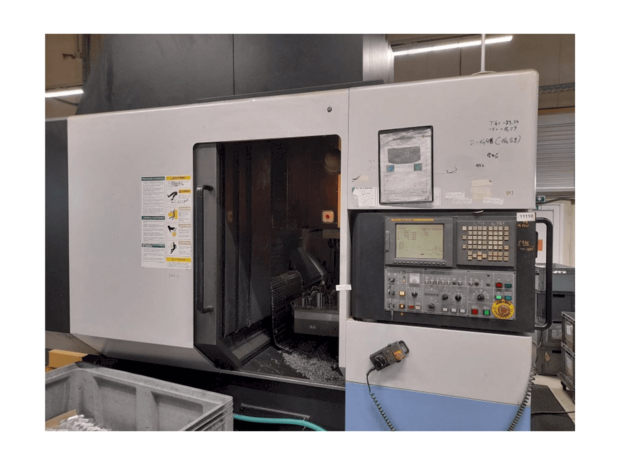 Widok z przodu maszyny Doosan VC 500