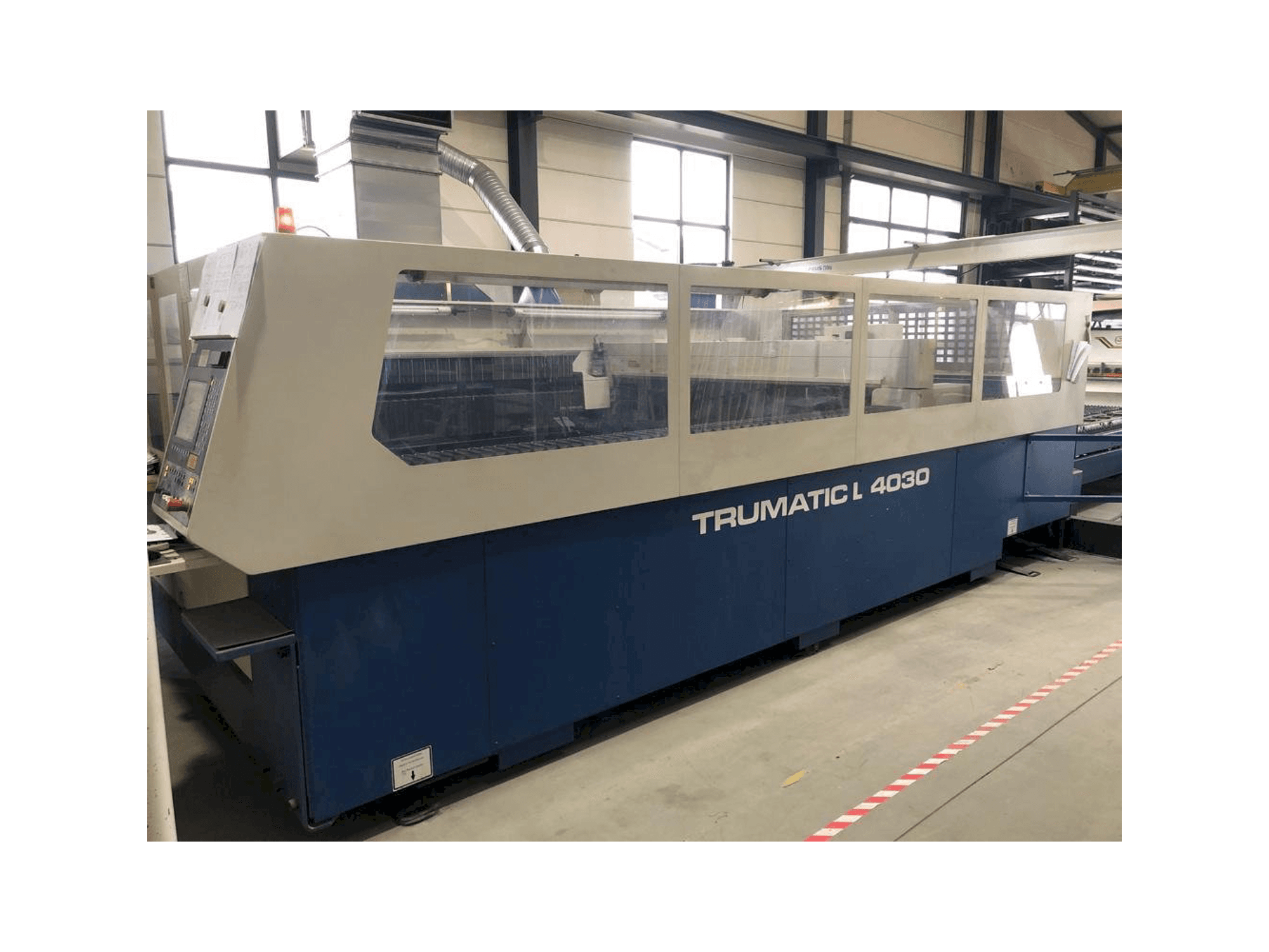 Widok z przodu maszyny Trumpf Trumatic L4030