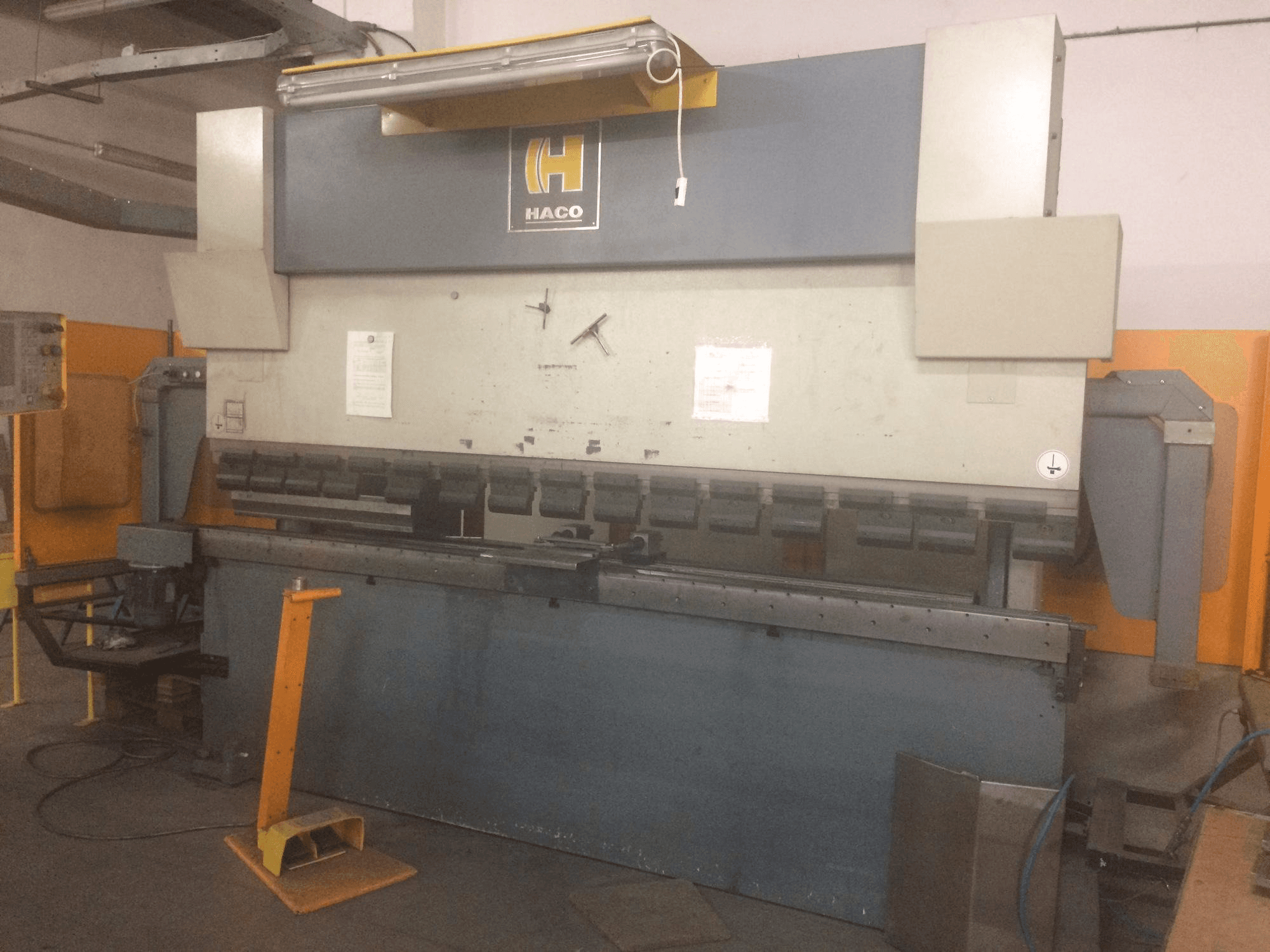 Widok z przodu maszyny HACO EMR 30150