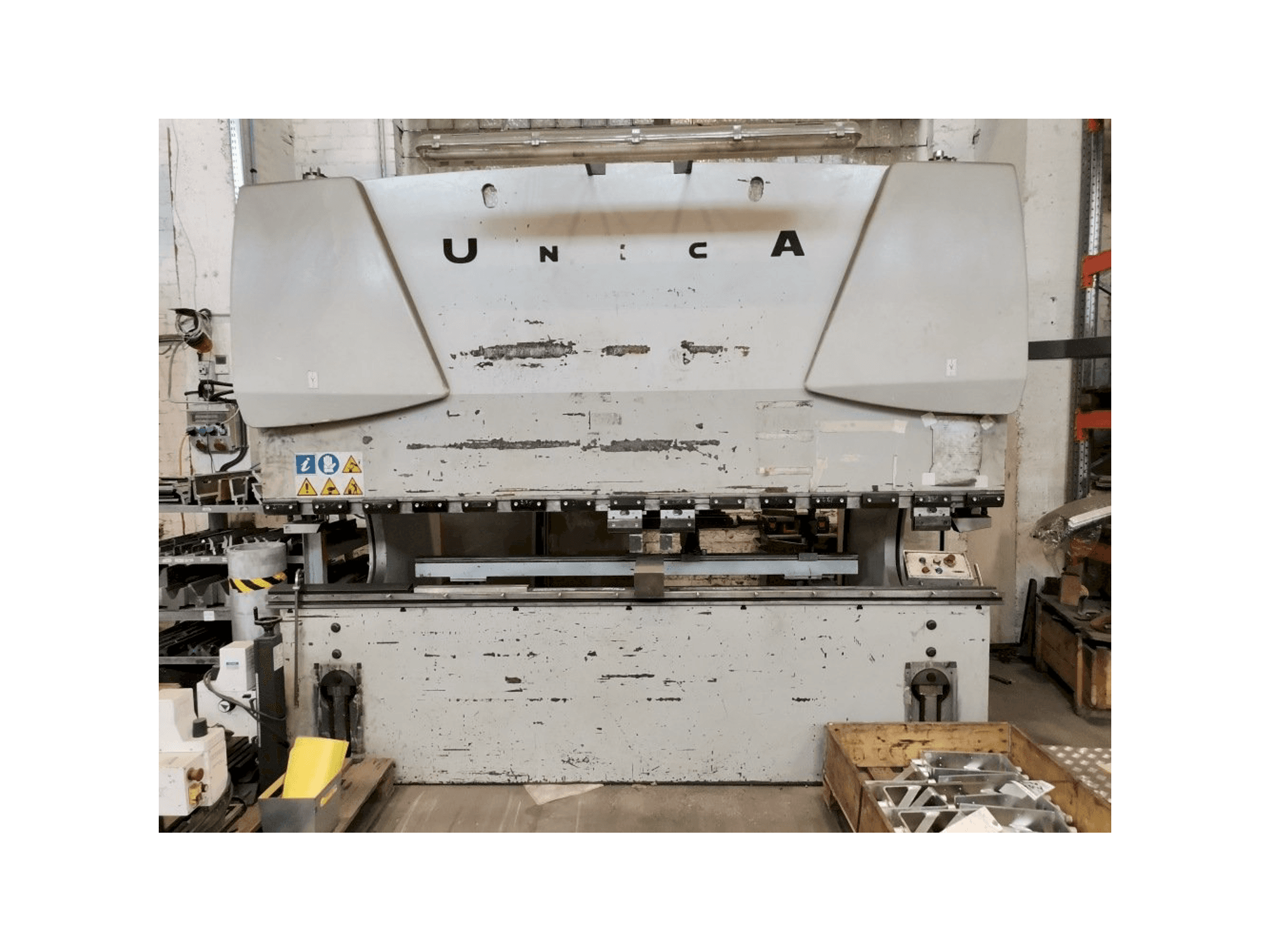 Widok z przodu maszyny Warcom UNICA30-100