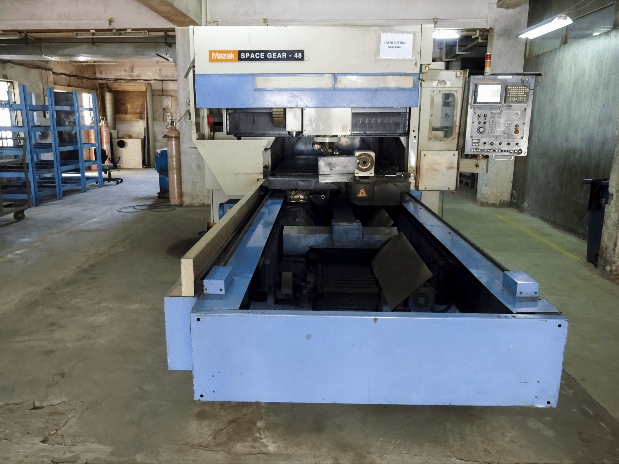 Widok z prawej 1 maszyny Mazak SPACE GEAR-48