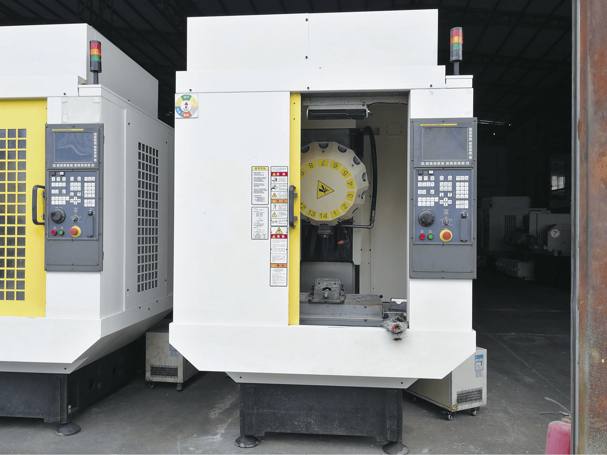 Widok z przodu maszyny FANUC α-D14MiA
